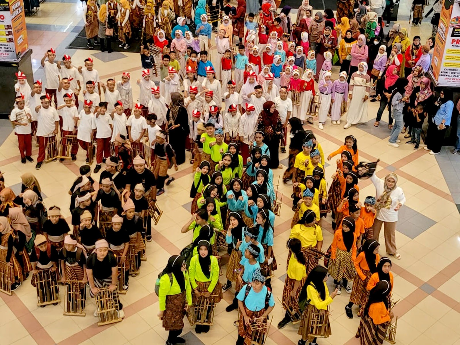 Salah satu kegiatan dari komunitas yang diselenggaran di Metro Indah Mall (MIM) Bandung yang mampu menyedot pengunjung. 
