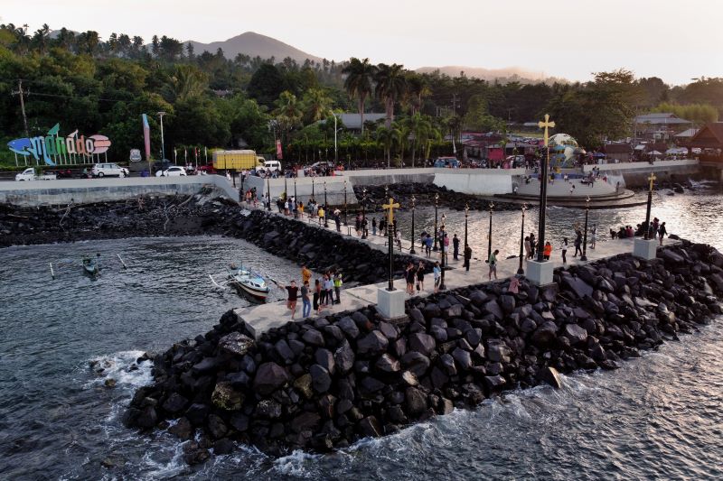 Pantai Malalayang, di KEK Likupang, Manado, Sulawesi Utara.