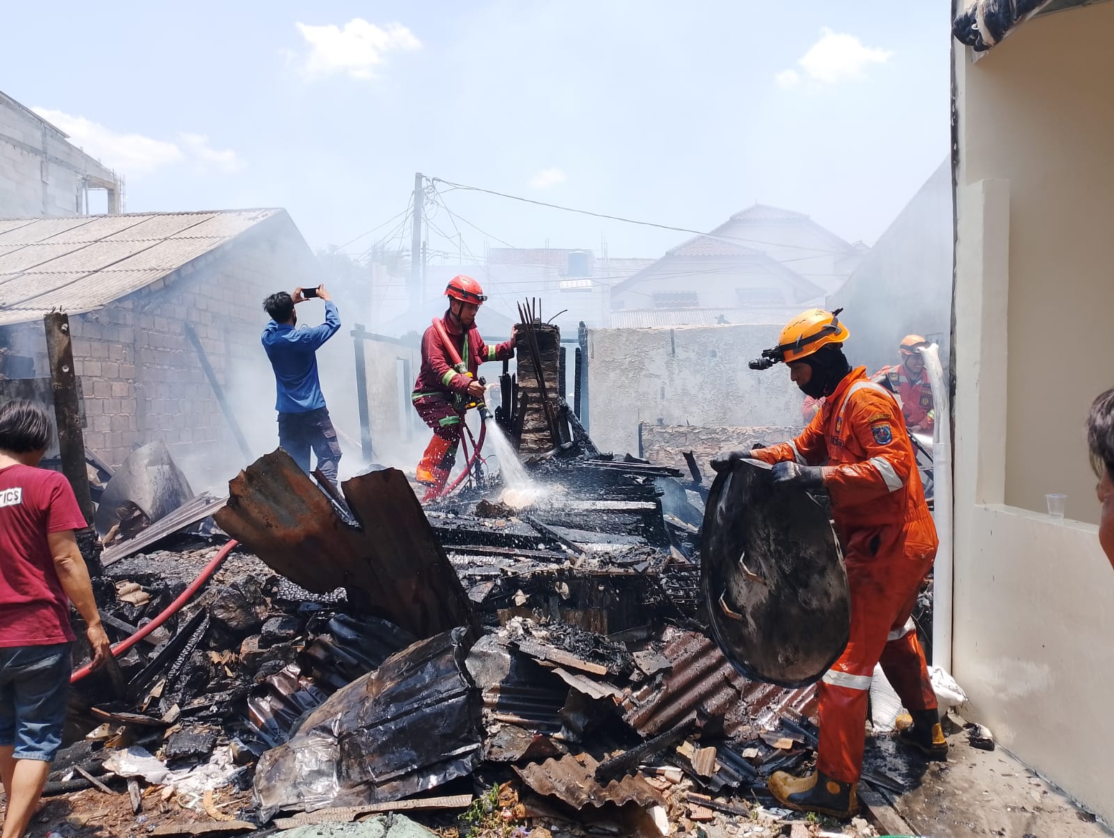 Rumah UMKM Pempek terbakar, 15 karyawan dievakuasi