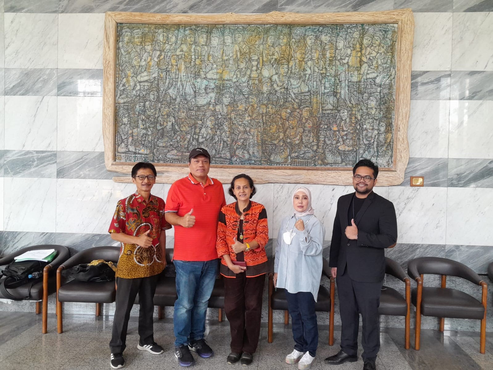 Nasabah PAC meminta agar OJK memberikan sanksi kepada PAC untuk menyelesaikan terlebih dahulu kewajibannya kepada para nasabah