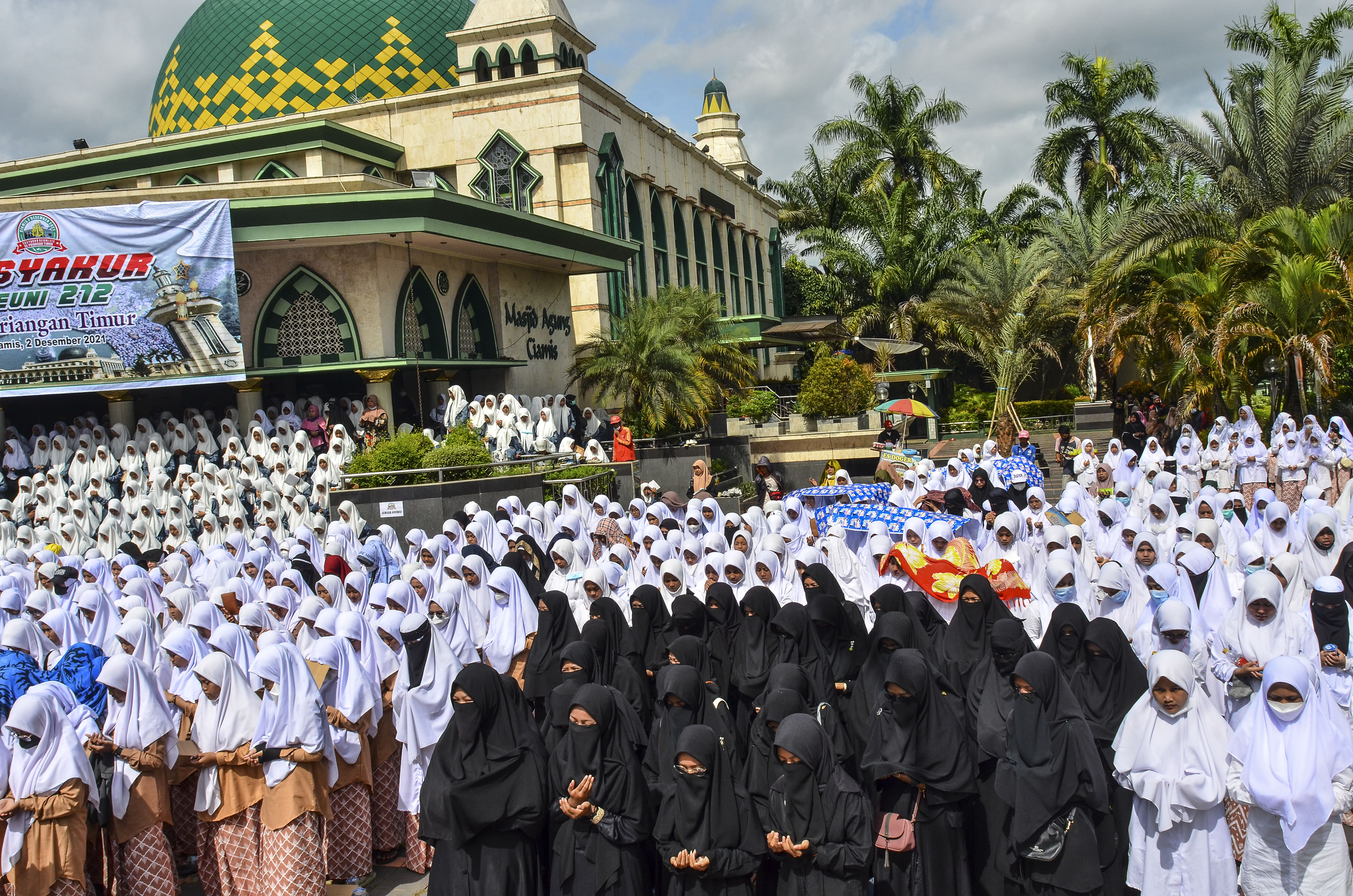  Sejumlah massa mengikuti Tasyakur Reuni 212