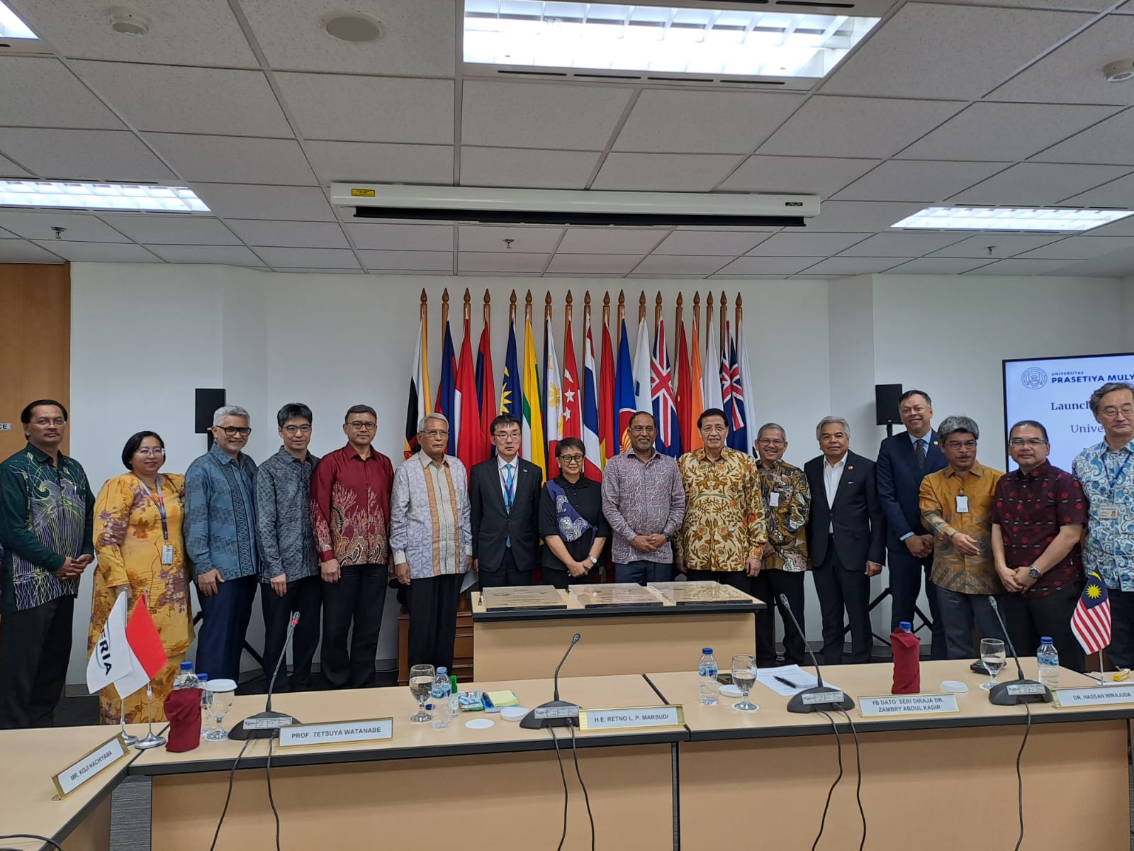 Penandatanganan kerja sama antara Universitas Prasetya Mulya dan Universiti Kebangsaan Malaysia di Jakarta, Minggu (3/9).