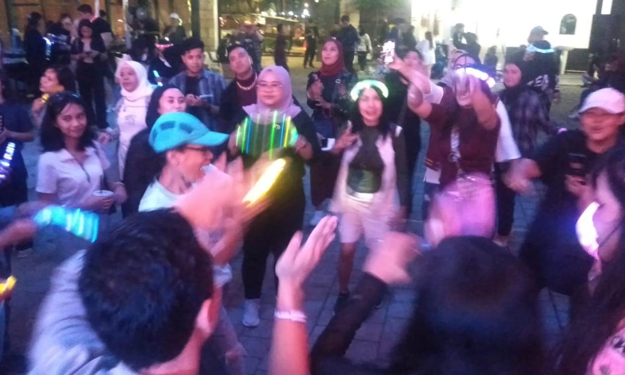 Anak-muda yang diharapkan kreativitasnya membawa budaya Indonesia.