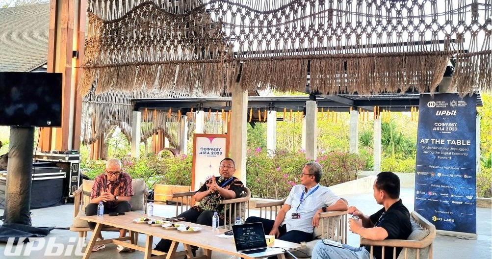 Diskusi At The Table dalam Coinfest 2023