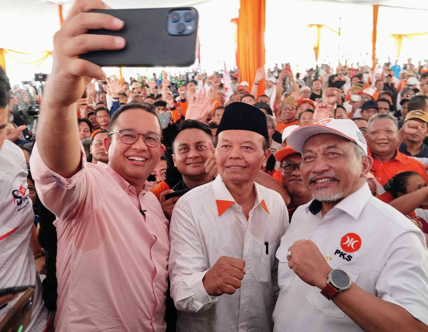 Anies Baswedan bersama Presiden PKS Ahmad Syaikhu, dan Wakil Ketua Majelis Syuro PKS Hidayat Nur Wahid.