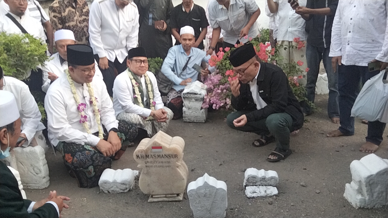 Pasangan bacapres-bacawapres Anies Baswedan dan Muhaimin Iskandar  berziarah ke Makam Sunan Ampel, Surabaya, Sabtu (9/9/2023)