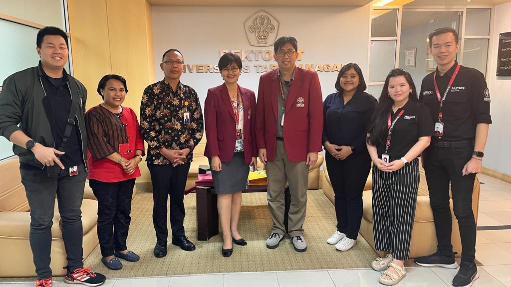 Humas Universitas Tarumanagara menerima kunjungan Humas Universitas Nusa Cendana di Jakarta, Selasa (13/9).