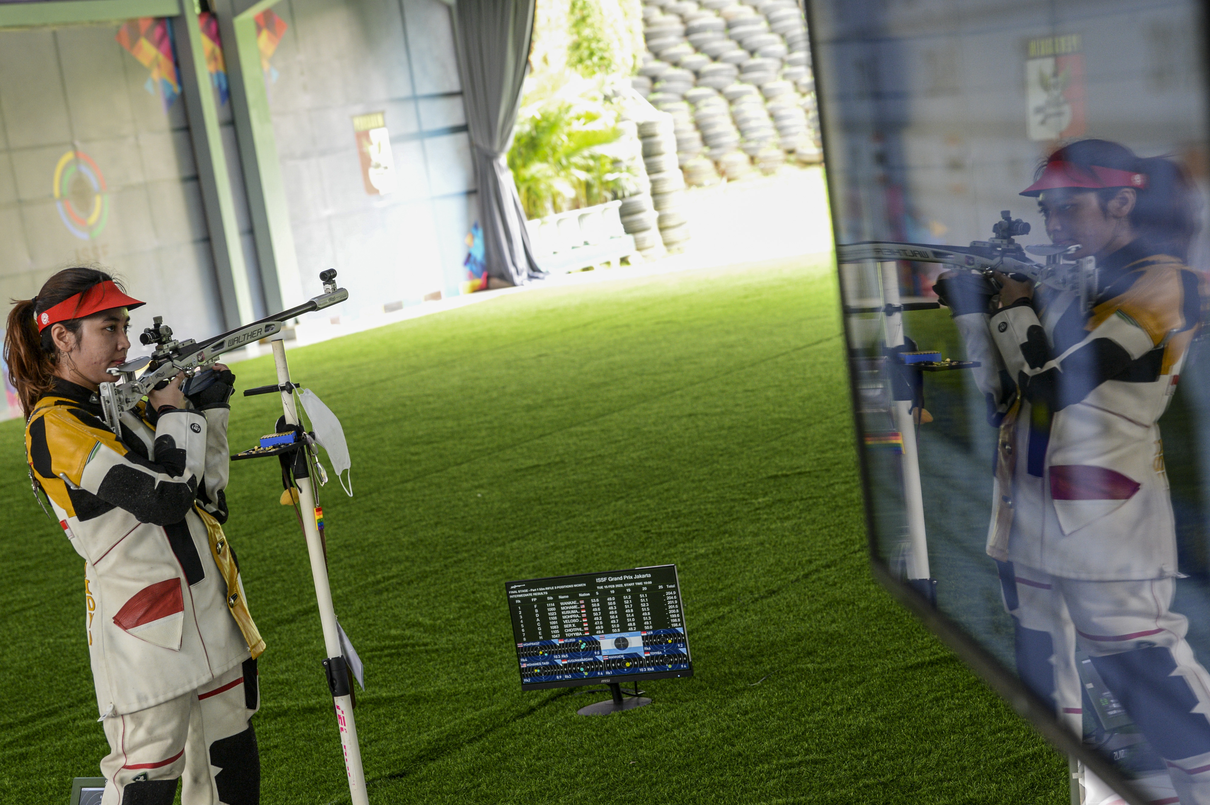 Atlet menembak Indonesia Vidya Rafika Rahmatan Thayiba