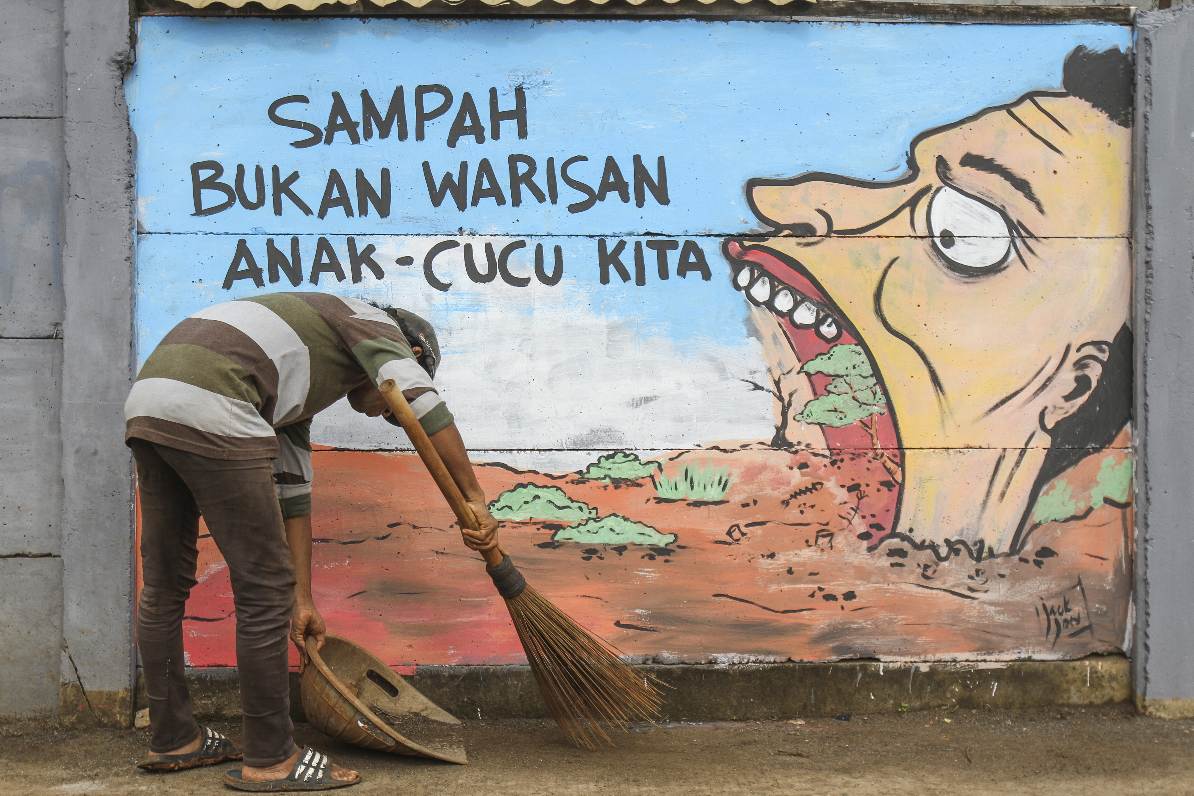 Pemkot Denpasar Pasang Jaring Sampah di Setiap Perbatasan Desa