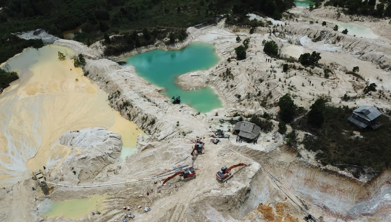 Salah satu area tambang timah di Bangka Belitung.
