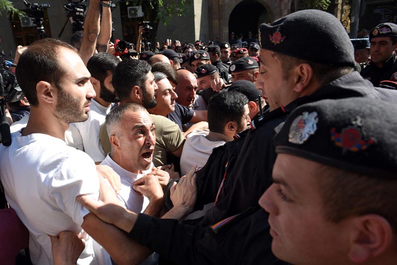 Kelompok separatis Armenia sedang merundingkan penarikan pasukan dari kawasan bersengketa.