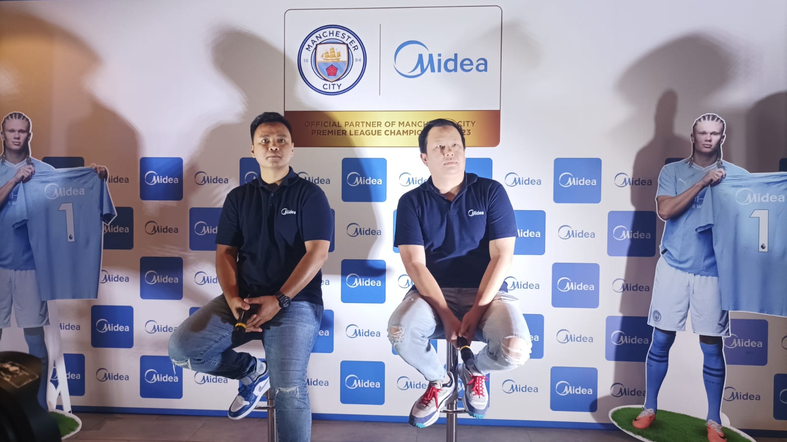 Konferensi pers mengenai kelanjutan kerja sama antara Midia dan klub Manchester City di Jakarta, baru-baru ini. 