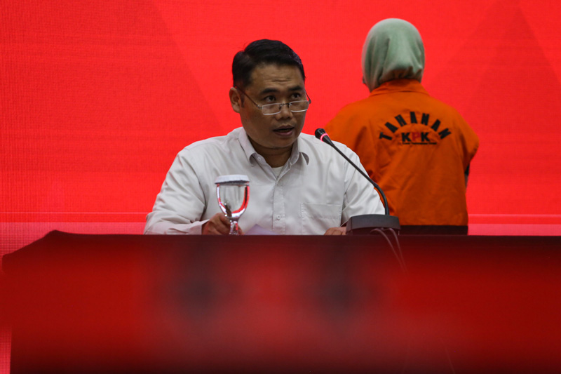 Asep Guntur menegaskan KPK tidak sama sekali terkait politik saat menangani perkara.