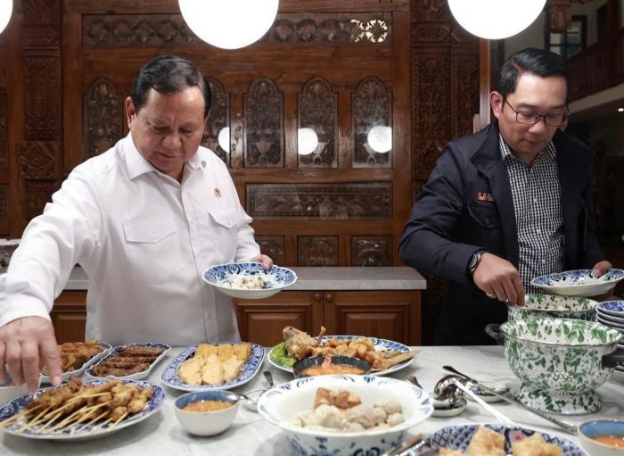 Silaturahmi, RK Makan Malam dengan Prabowo dan Bawa Cilok