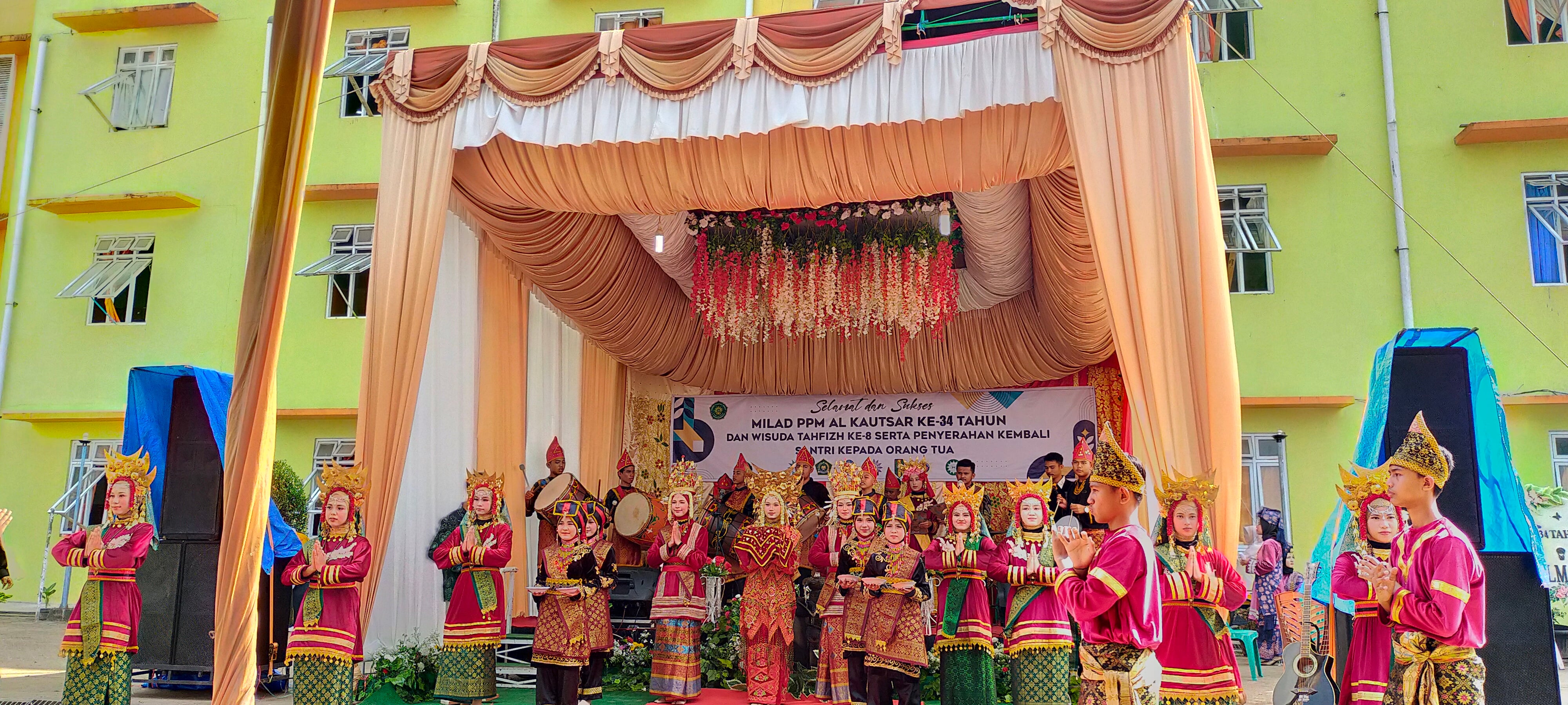 Penampilan ekstrakurikuler kesenian PPM Al Kautsar Muhammadiyah Lima Puluh Kota