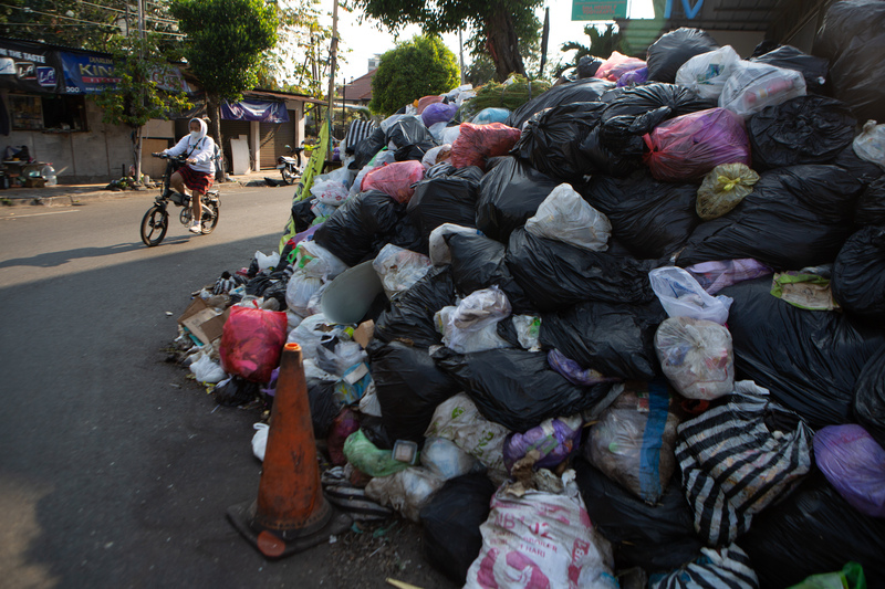 Penumpukan sampah di sejumlah titik di Yogyakarta.