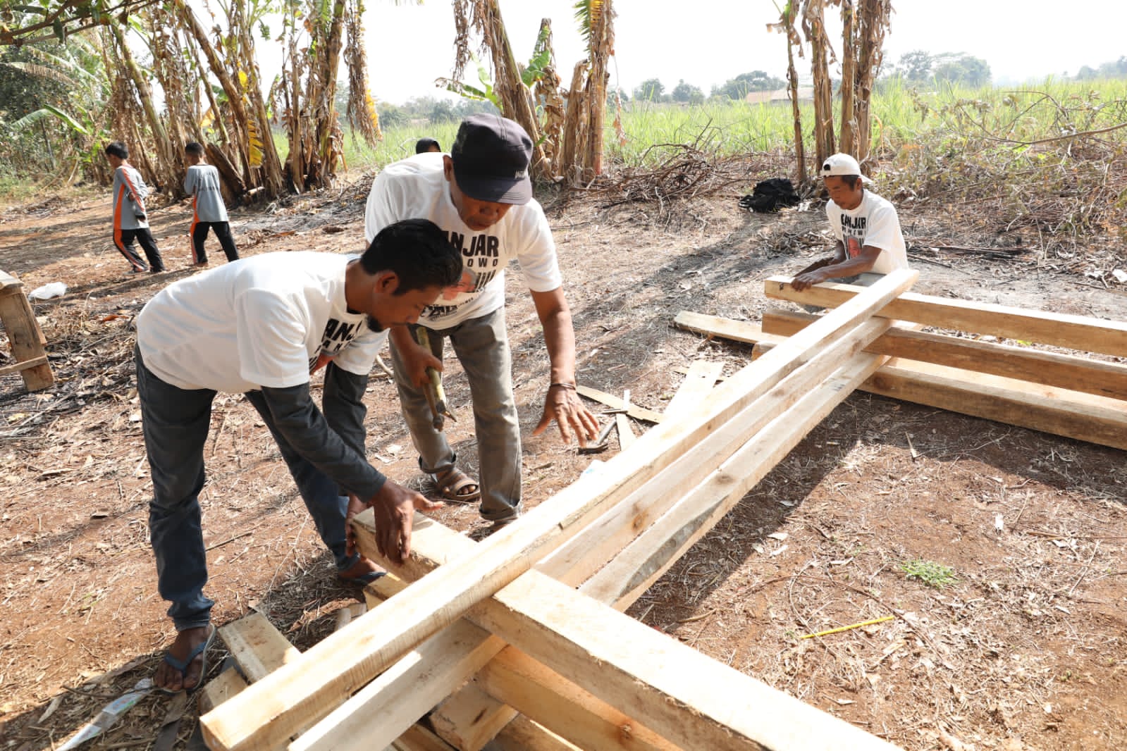 Petebu memberi bantuan pembangunan rumah singgah untuk seniman di Subang, Jawa Barat
