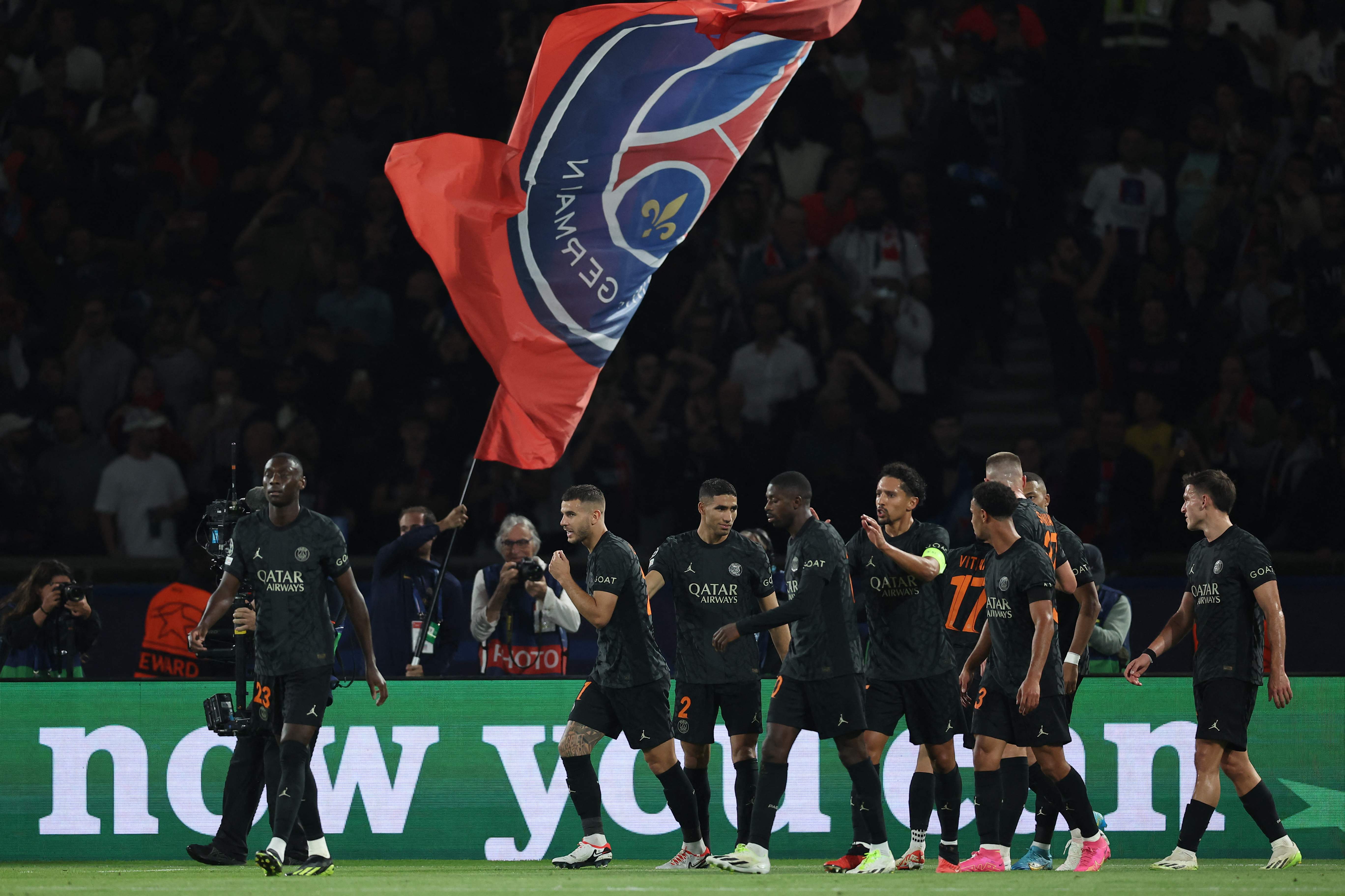 Para pemain Paris Saint-Germain melakukan selebrasi usai mencetak gol ke gawang Borussia Dortmund di laga Liga Champions.