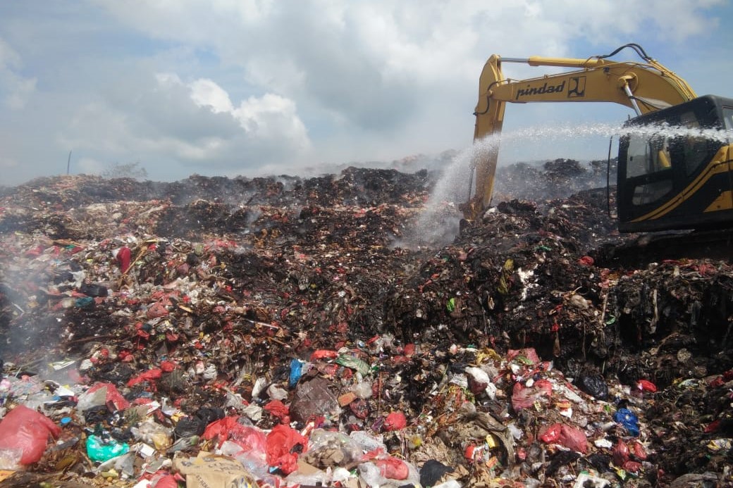 TPA Gunung Sadai Belitung sudah 11 hari belum berhasil dipadamkan.