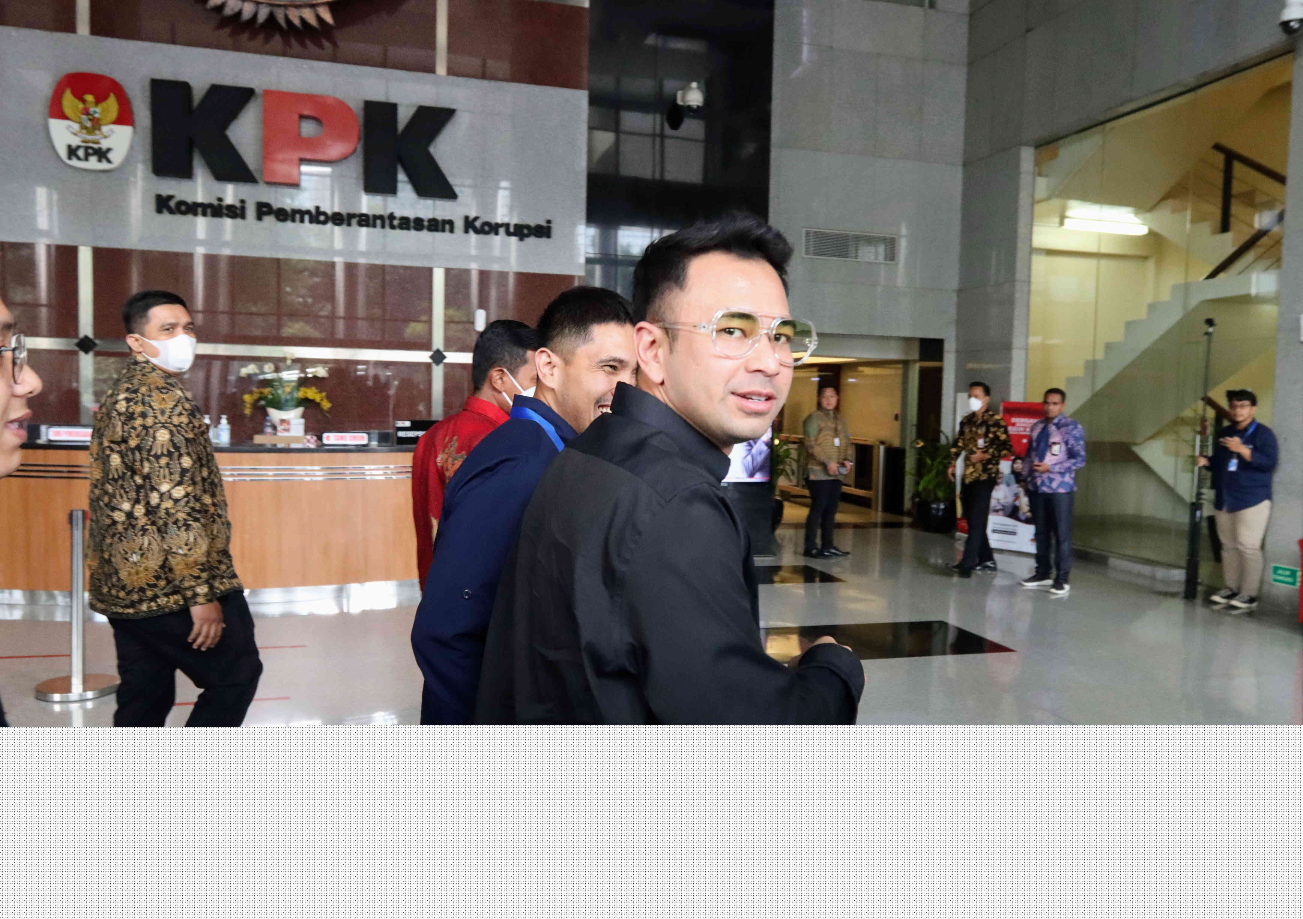 Artis Raffi Ahmad tiba di Kantor Komisi Pemberantasan Korupsi (KPK), Jakarta, Selasa (26/9).