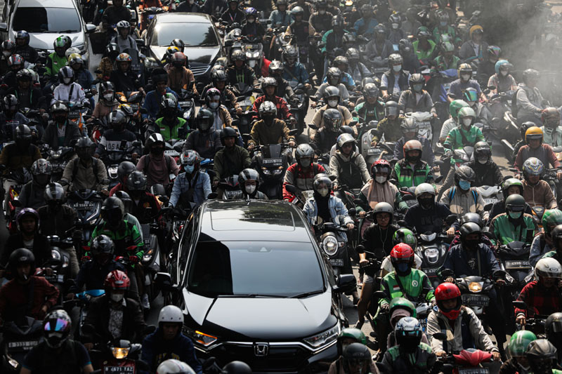 Penjabat Gubernur DKI Jakarta Heru Budi Santoso meminta maaf kepada masyarakat atas kemacetan lalu lintas yang terjadi selama KTT ASEAN