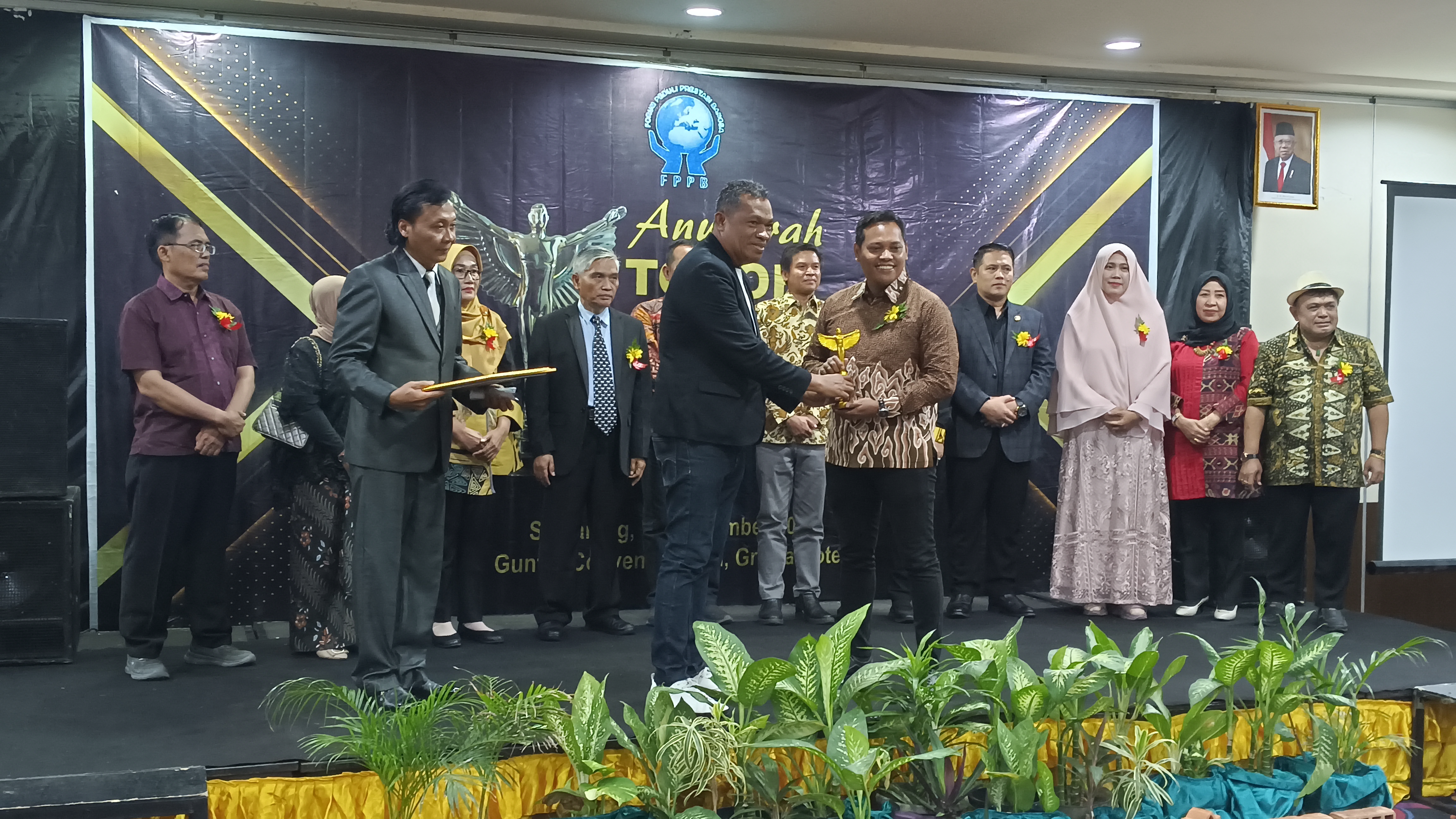 Acara malam penganugerahan di Guntur Convention Hall, Hotel Grasia Semarang, Jumat (15/9).