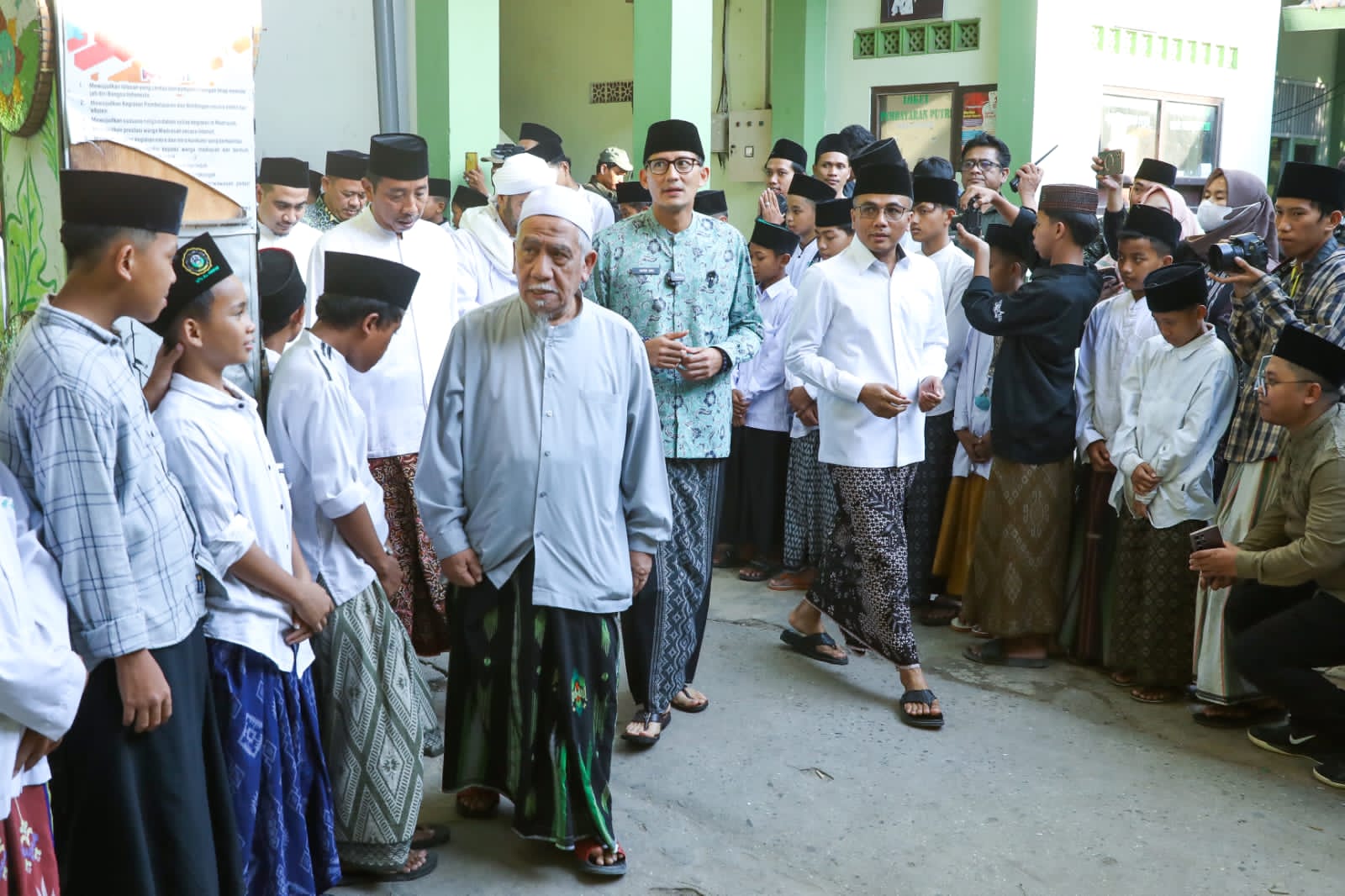 Sekjen PPP Arwani Thomafi dan Sandiaga Uno di ajang Santri Digitalpreneur