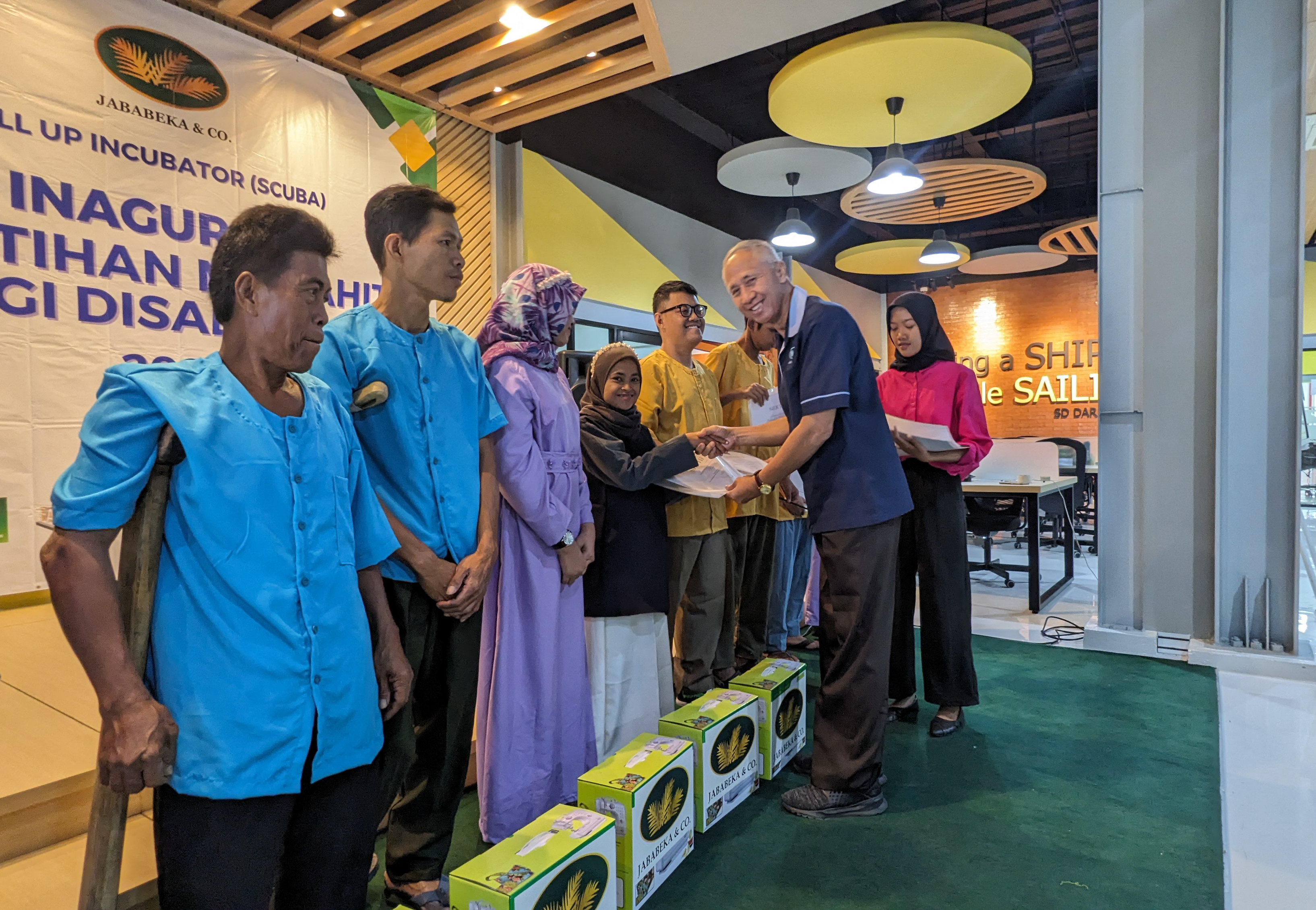 Karya penyangdang disabilitas dipamerkan dalam malam inagurasi Scuba