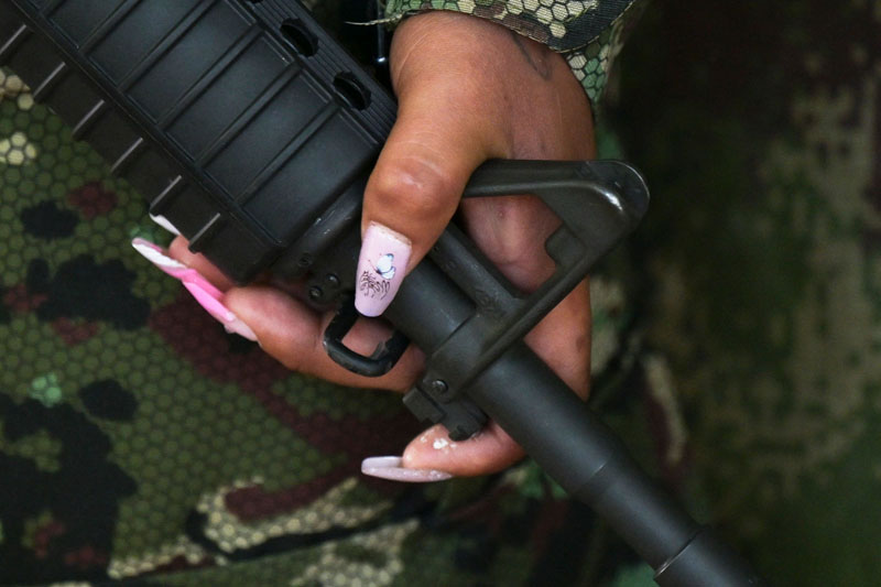 Bentrok antar kelompok gerilyawan di Kolombia menewaskan 9 orang. Di saat yang sama pembicaraan mengakhiri konflik bersenjata mengalami kema