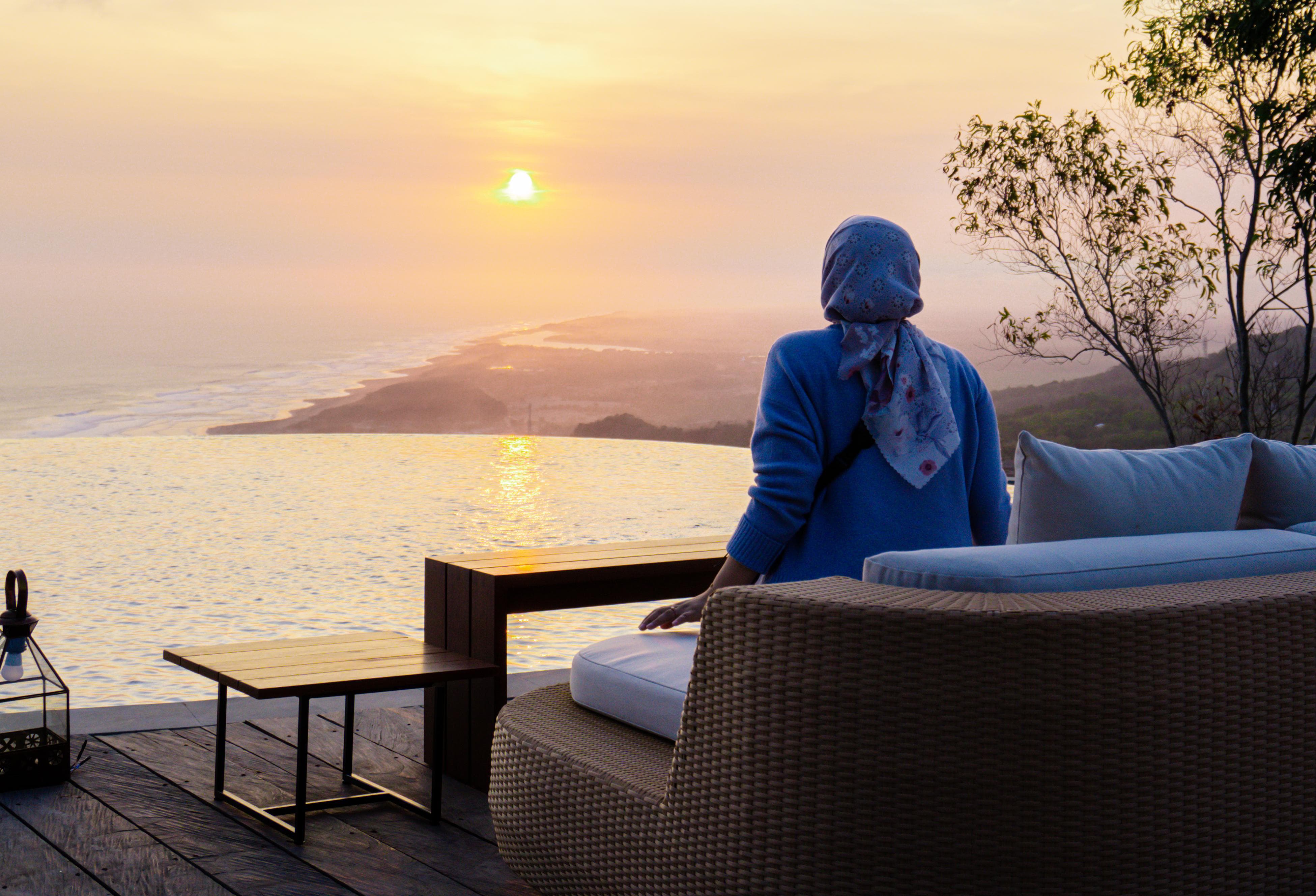 Pemandangan sunset di Obelix Sea View