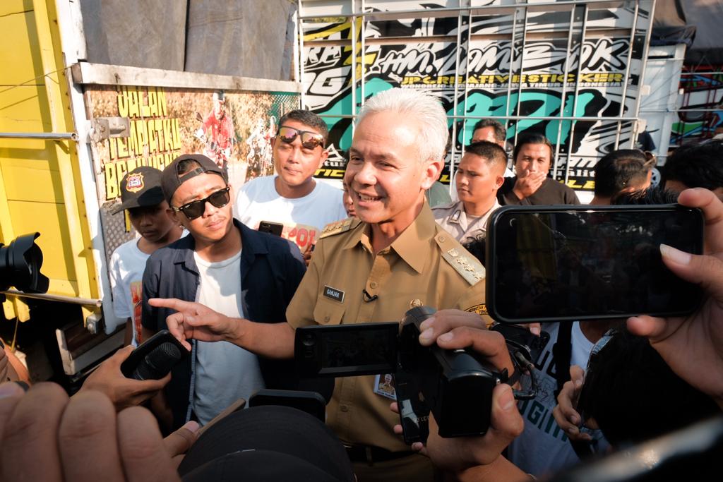 Gubernur Jateng Ganjar Pranowo menemui Komunitas Truk Nusantara di Semarang, Jateng, Senin (4/9/2023)
