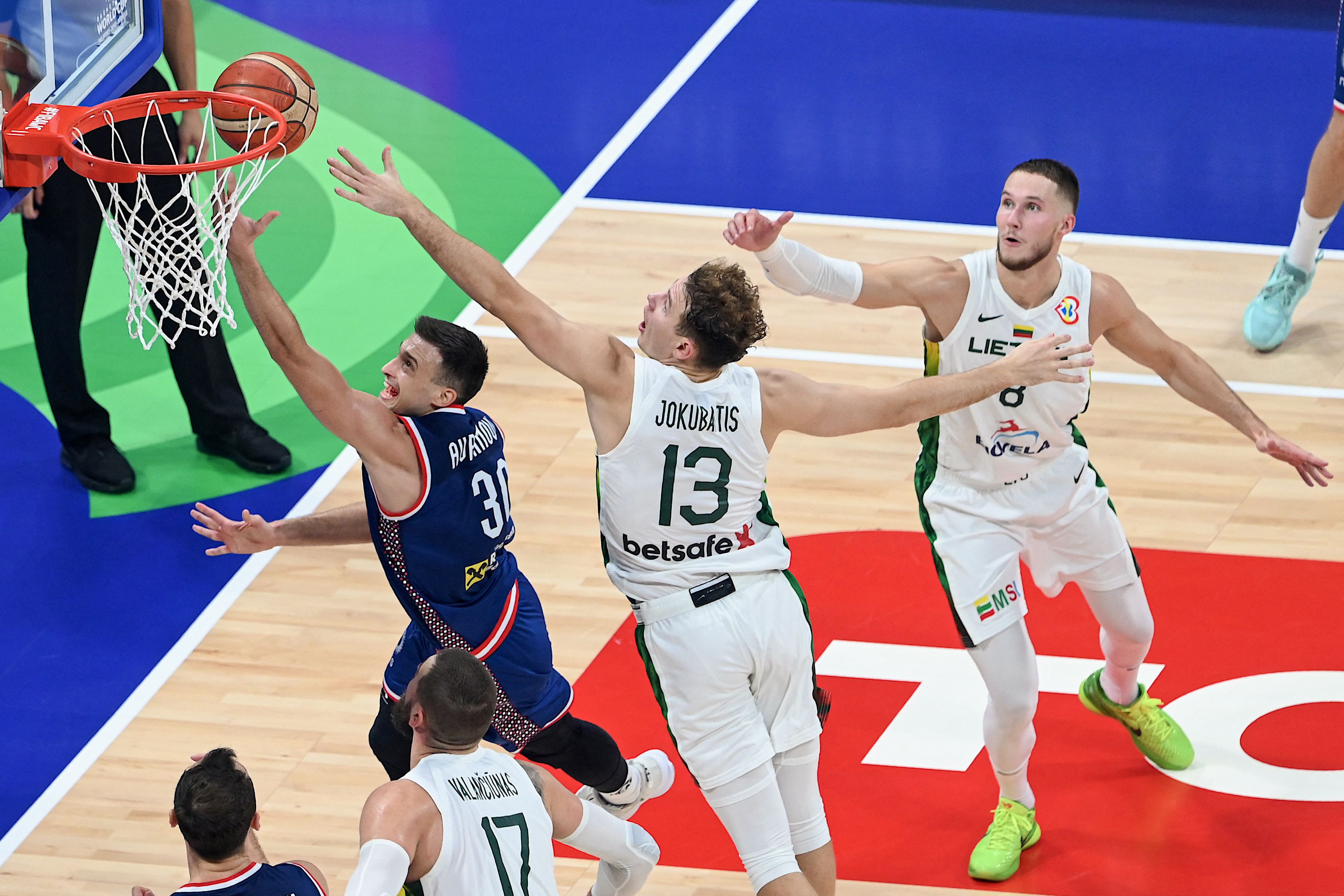 Laga perempat final Kejuaraan Dunia Bola Basket antara Serbia dan Lithuania