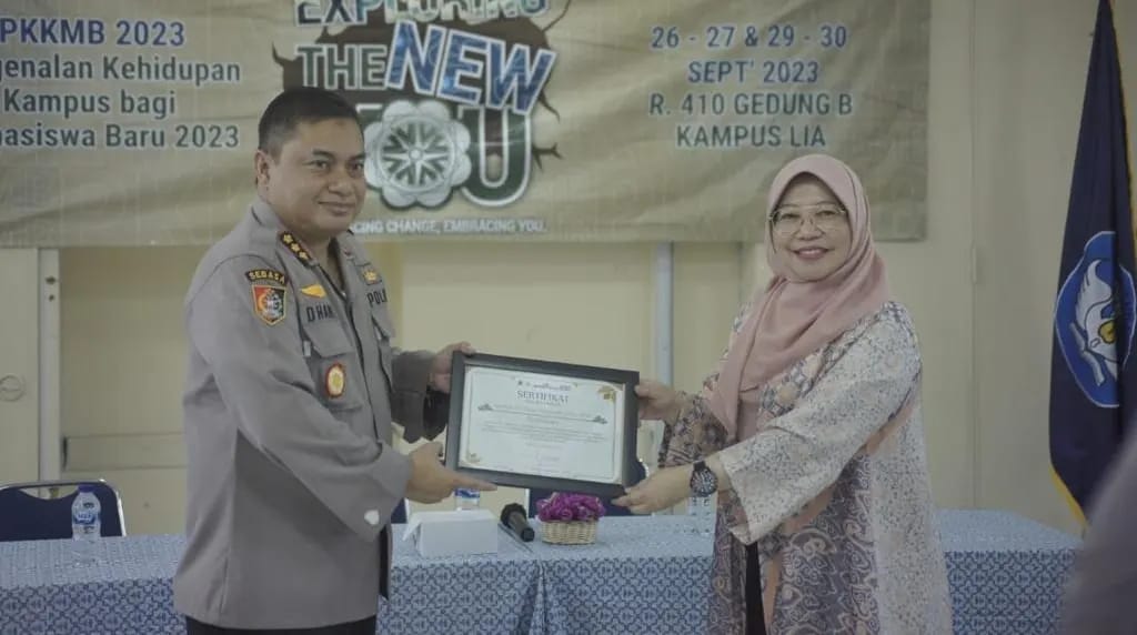 Kombes Polisi Dhani Hernando, S.I.K., M.H., Komandan Sekolah Bahasa (Sebasa) Polri, dan Rektor Universitas LIA, Dr. Siti Yulidhar Harunasari