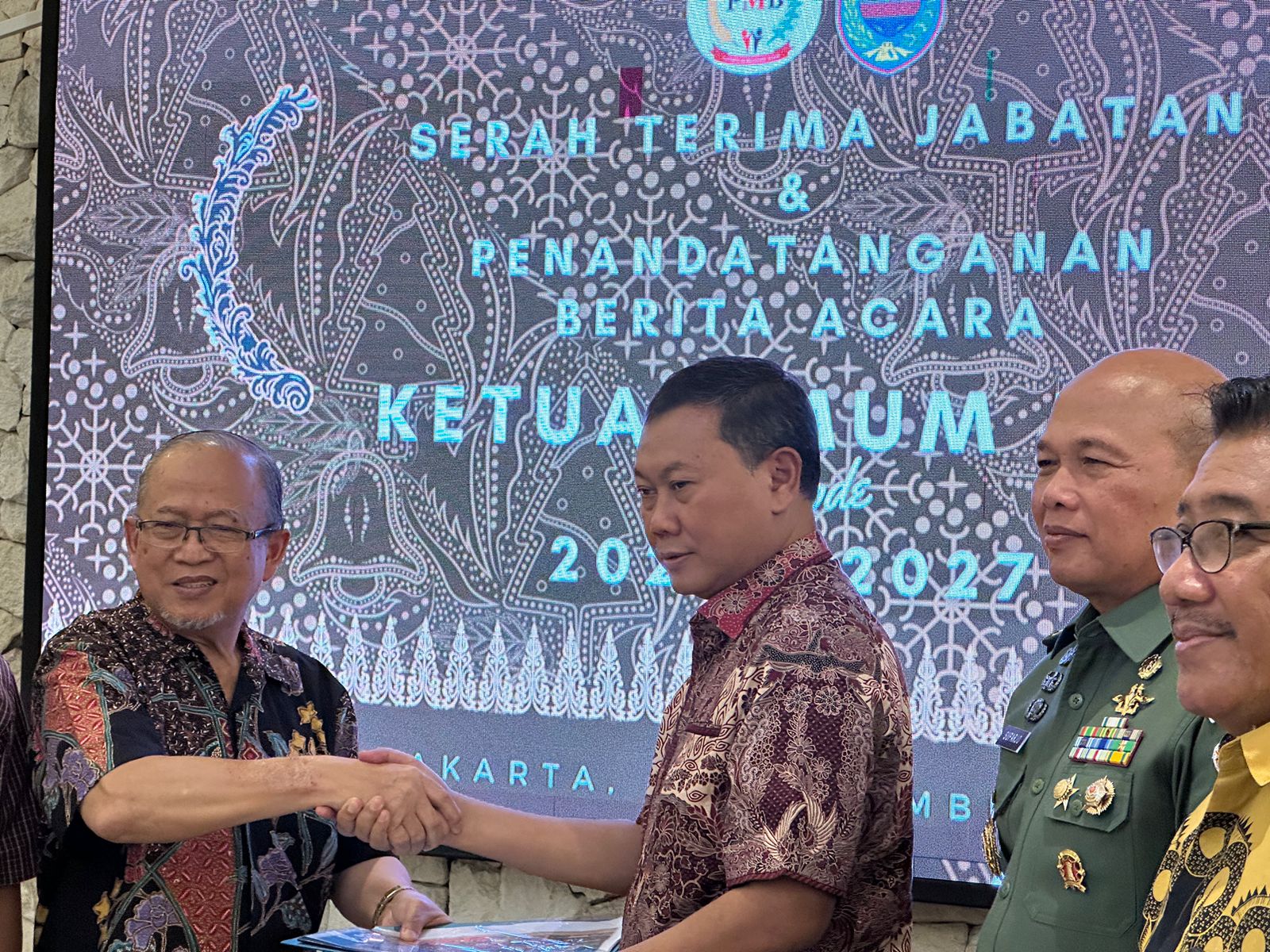 Ketua umum Perkumpulan Masyarakat Batang (PMB) sekaligus pemimpin Gerakan Beli Indonesia Heppy Trenggono (kedua dari kiri)