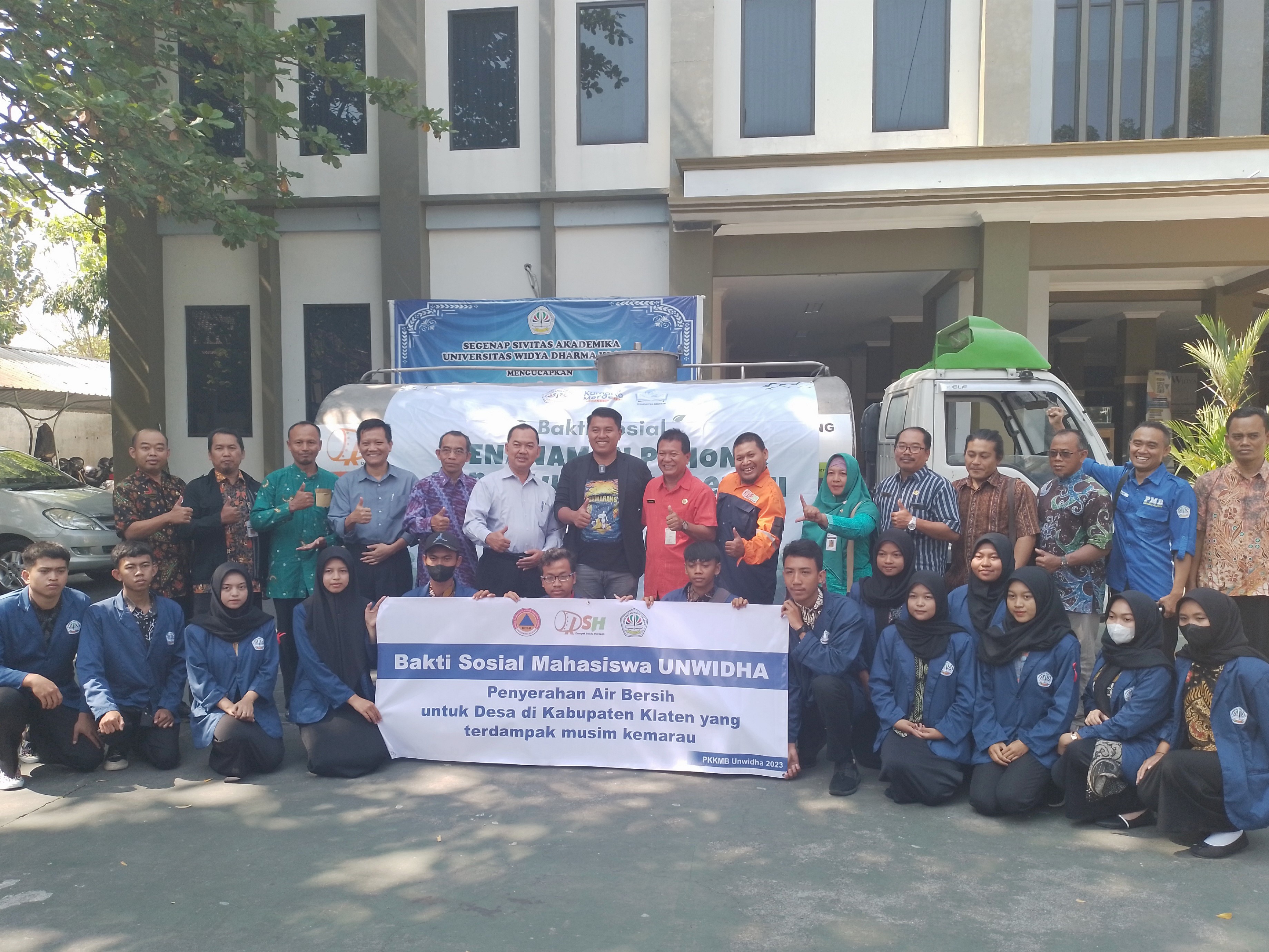 Unwidha Klaten Salurkan Bantuan Air Bersih untuk Warga Terdampak El Nino