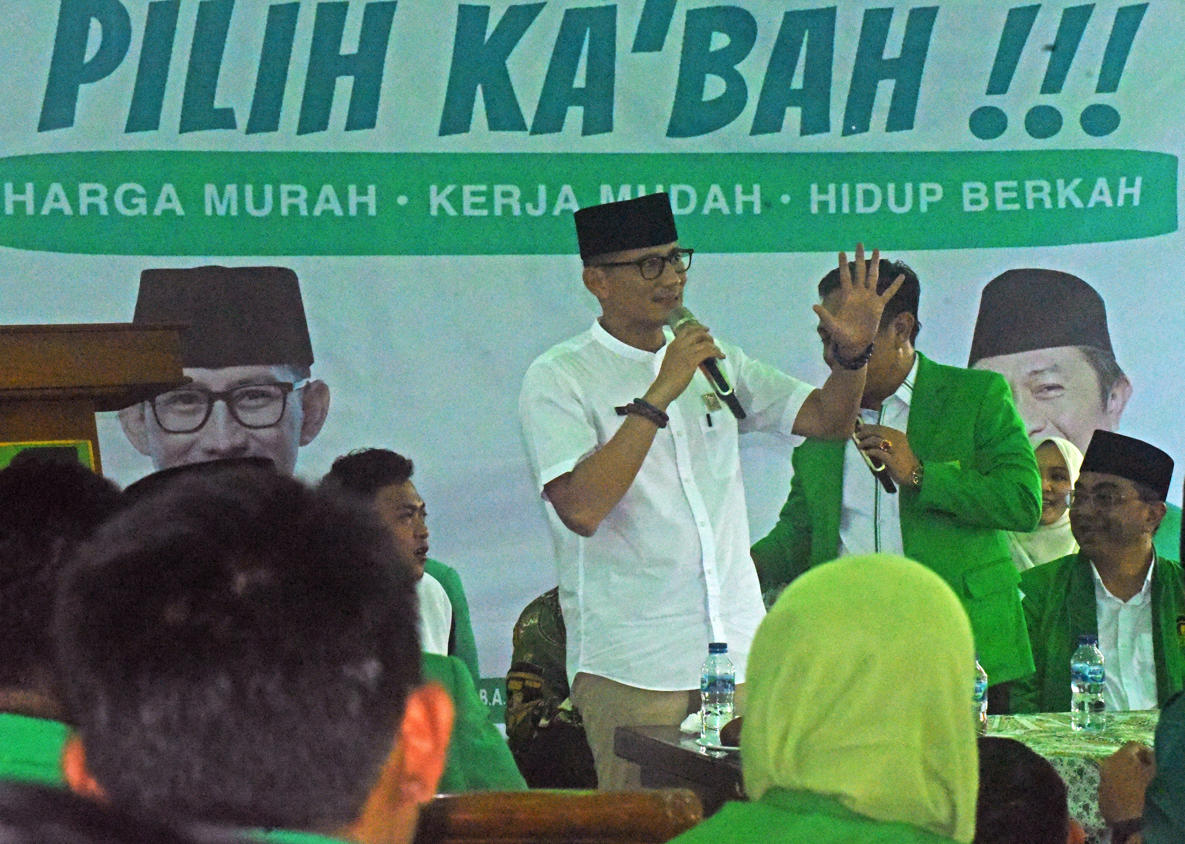 Ketua Badan Pemenangan Pemilu (Bappilu) Partai Persatuan Pembangunan (PPP) Sandiaga Uno (tengah).
