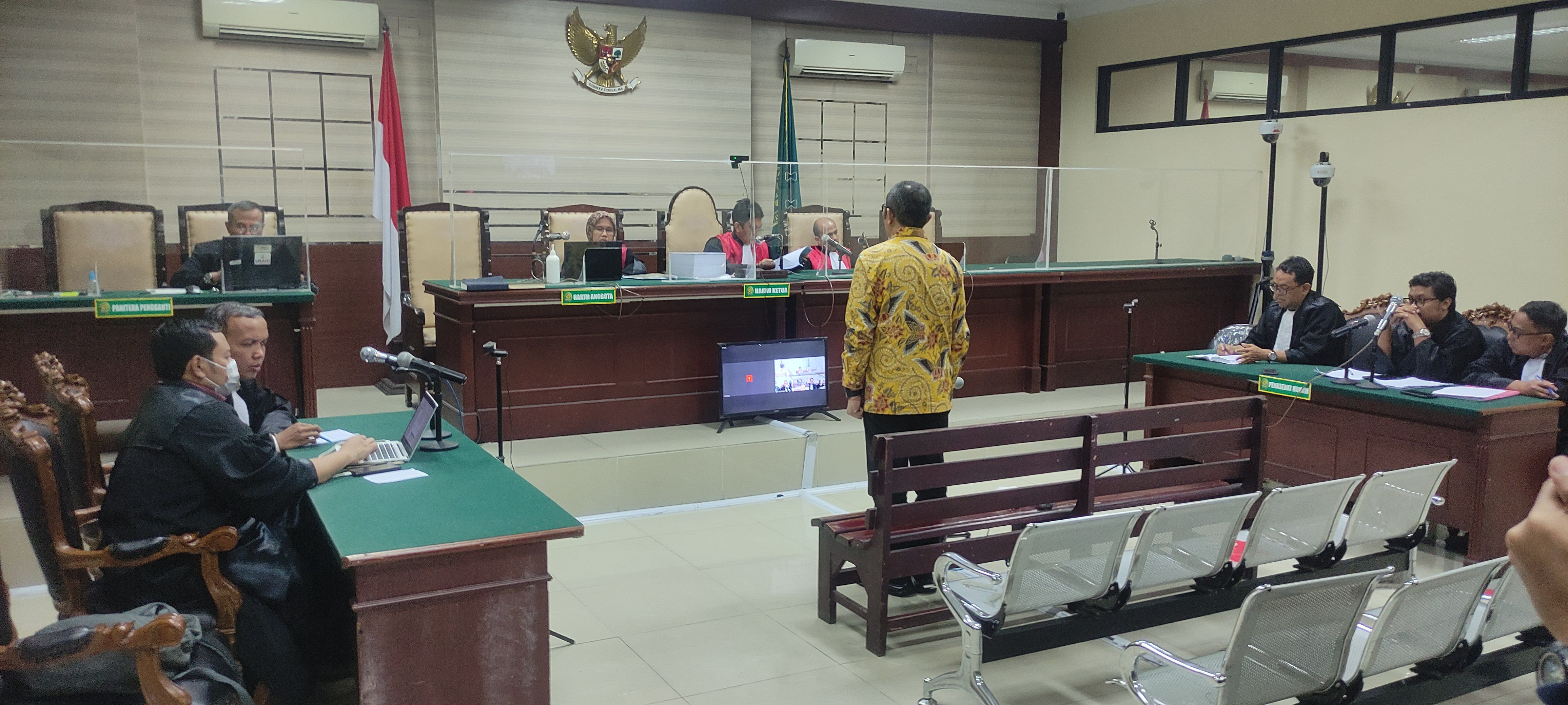 Wakil Ketua DPRD Jatim Nonaktif Sahat Tua P SImanjuntak menjalani sidang putusan