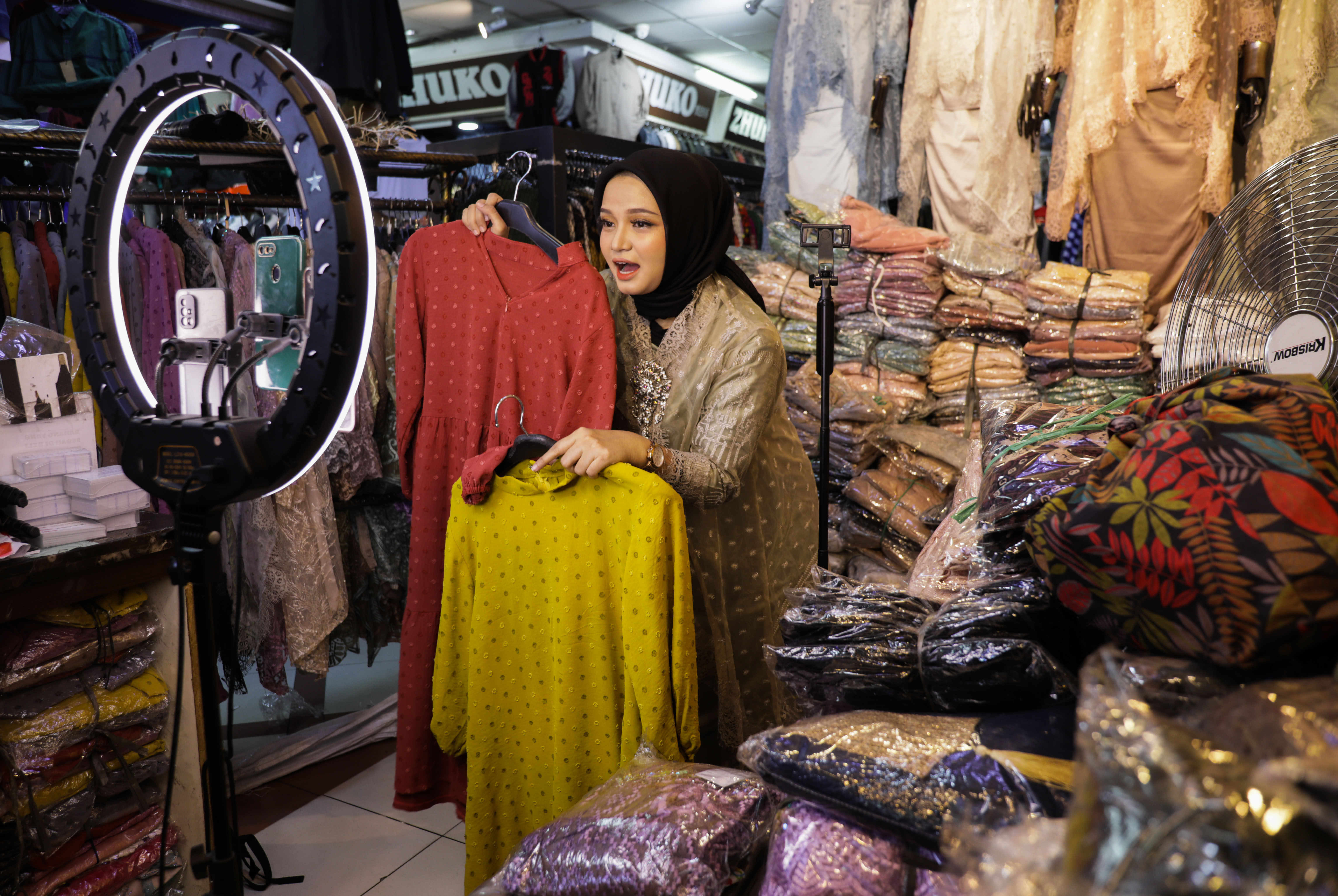 Daripada Judi Online, Mending Jualan Online