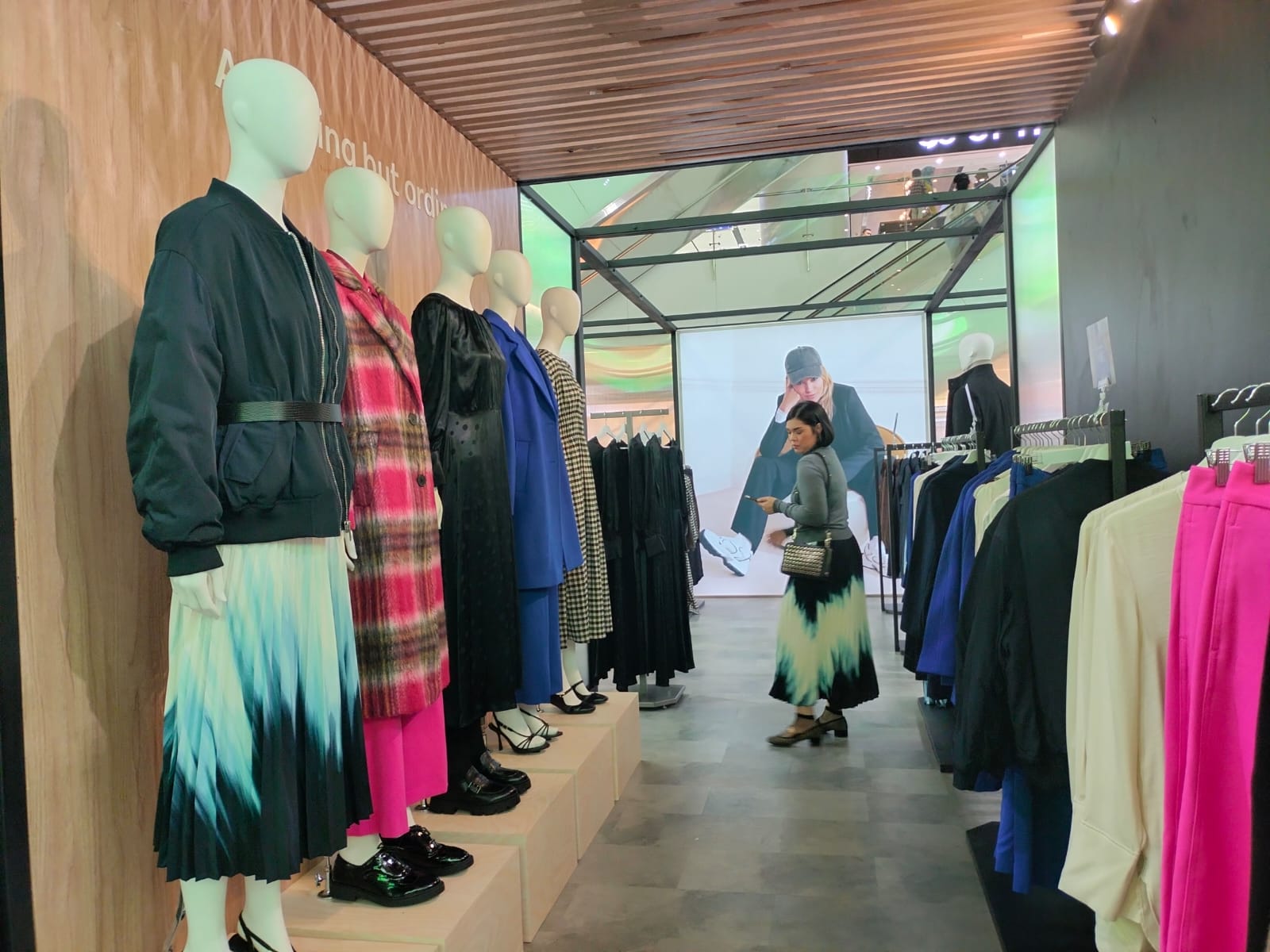 Koleksi busana musim gugur Marks & Spencer x Sienna Miller