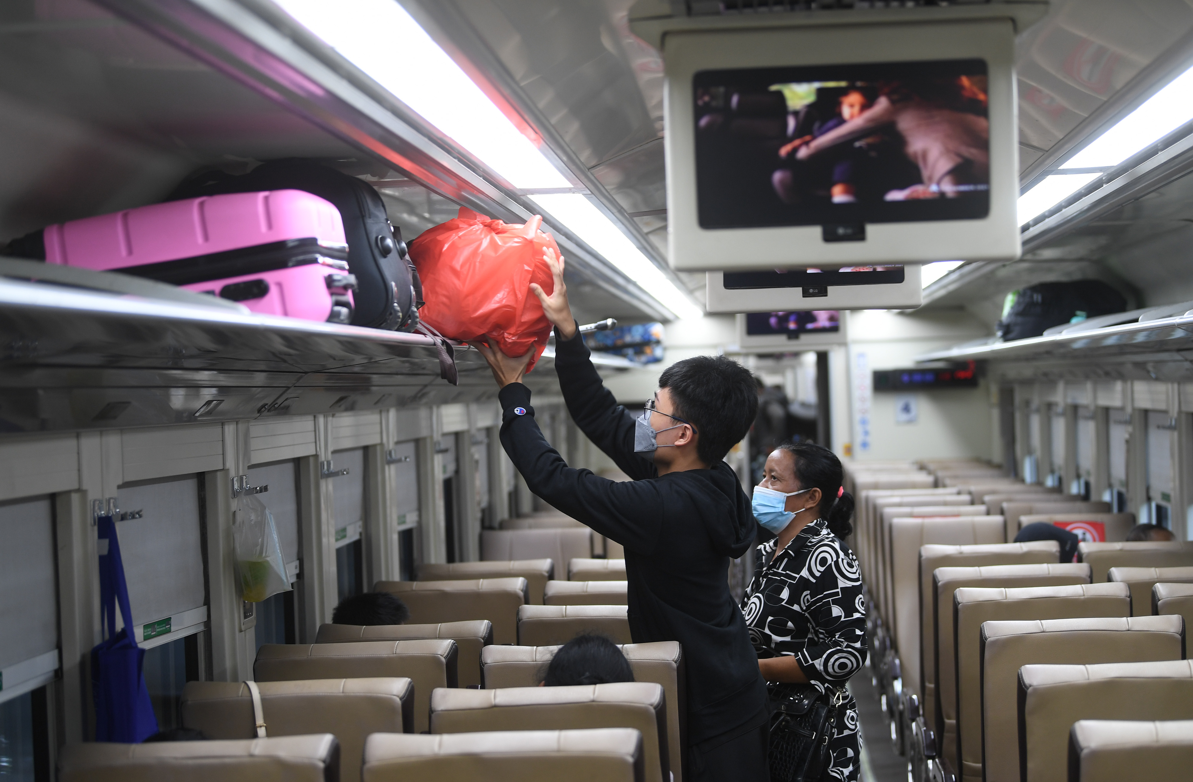 Alasan PT KAI Hilangkan Kursi Tegak di Kereta Ekonomi