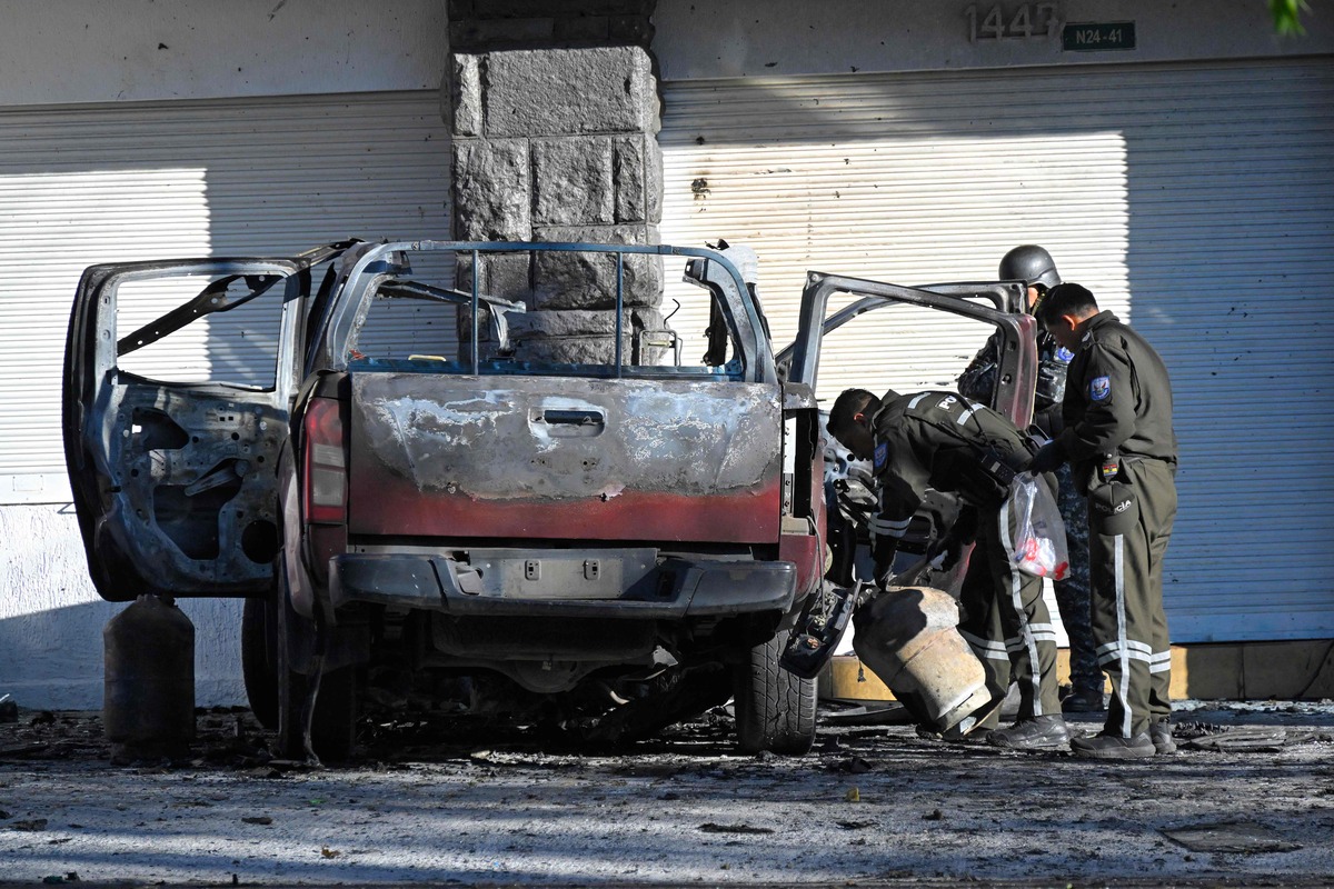 Salah satu bangkai mobil yang digunakan sebagai bom mobil di Ekuador.