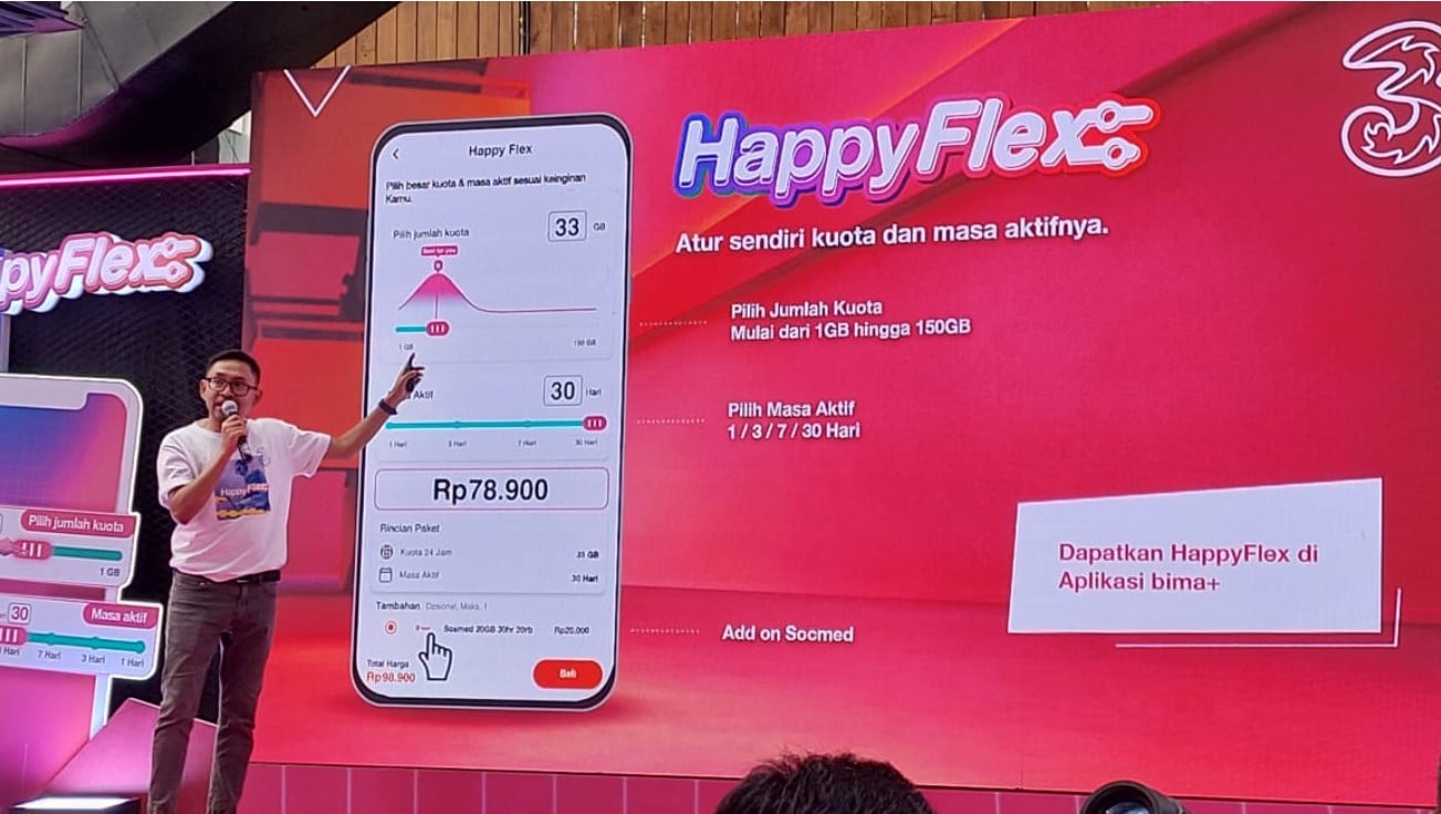 SVP-Head of CVM Tri Reno Rizky Yudha menjelaskan cara menggunakan fitur HappyFlex.