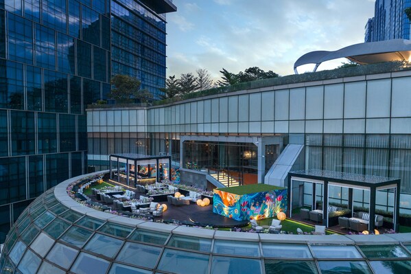 Soiree Rooftop and Bar, destinasi baru warga urban Surabaya.