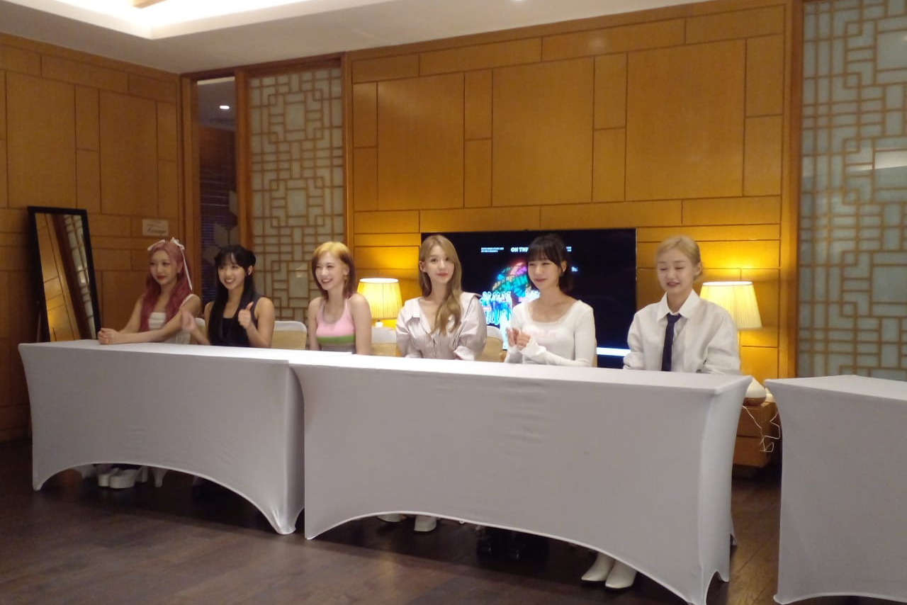 Secret Number mengikuti konferensi pers di sela-sela acara On the K: O di Jakarta, Minggu (17/9).