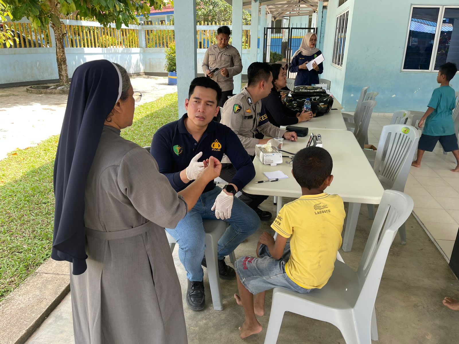 Polri menggelar bakti kesehatan bagi masyarakat di Pulau Rempang