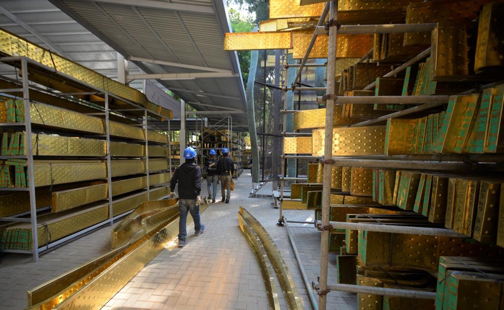 Bilah-bilah selubung yang akan digunakan Istana Kepresidenan IKN di  Penajam Paser Utara, Kalimantan Timur. 