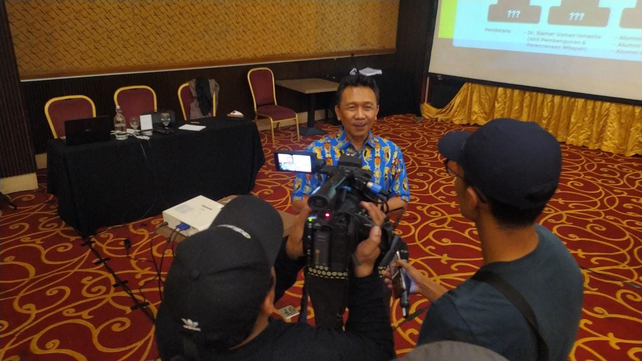 Akademisi FISIP Universitas Padjadjaran, Slamet Usman Ismanto menilai figur Ketua Umum Kadin cocok sebagai cawapres Ganjar Pranowo.