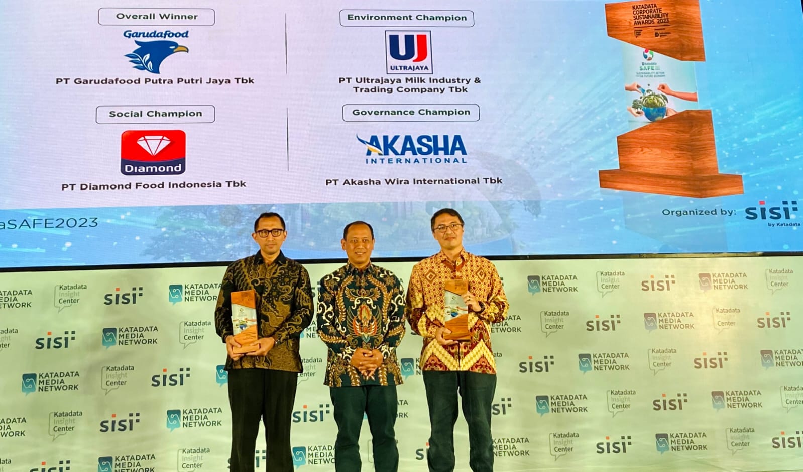 Direktur PT Garudafood Putra Putri Jaya Tbk Basuki Nur Rohman meraih penghargaan KCSA 2023 di Jakarta, Selasa (26/9).