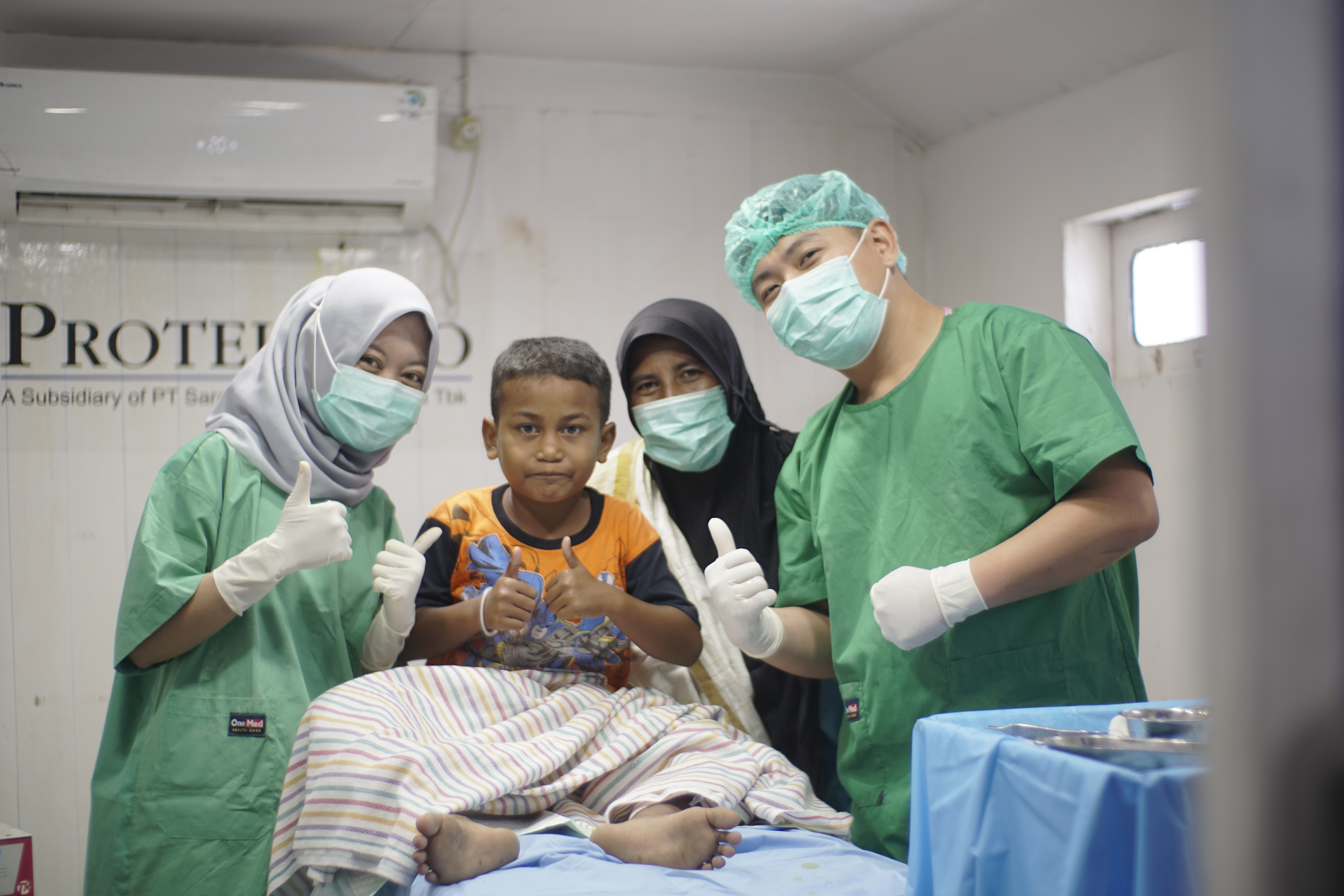 Protelindo bersama Indosat Oreedo Huchinson (IOH) mengadakan sunat massal di Kepulauan Papagarang, Manggarai Barat, NTT.