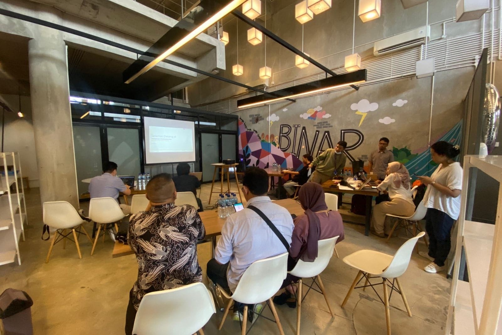 Seremoni kelulusan program beasiswa pendidikan teknologi digital untuk 60 pemuda-pemudi Kabupaten Tangerang. 